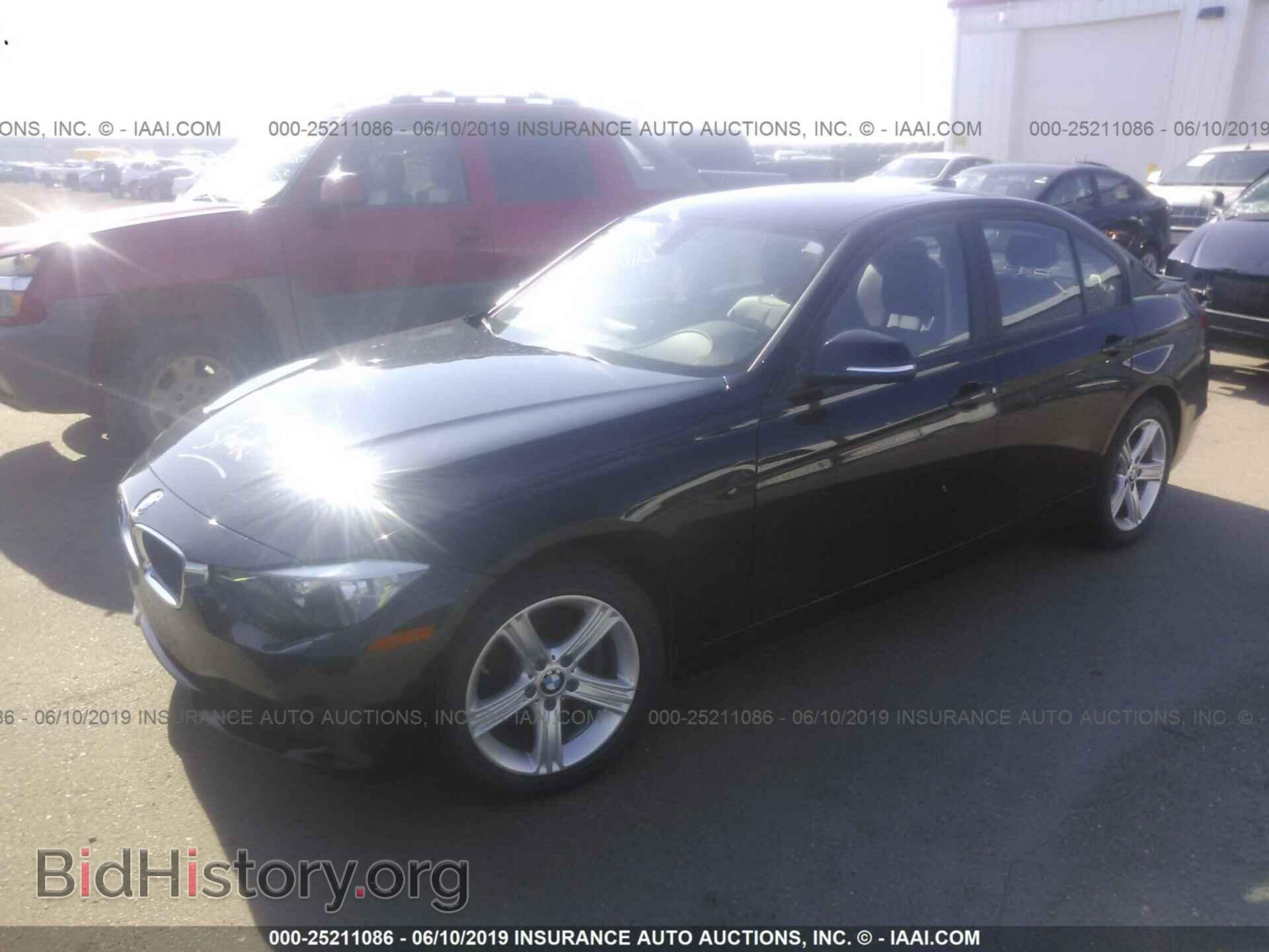 2014 BMW 320 - VIN: WBA3C3C59EF987230 - Фото 2