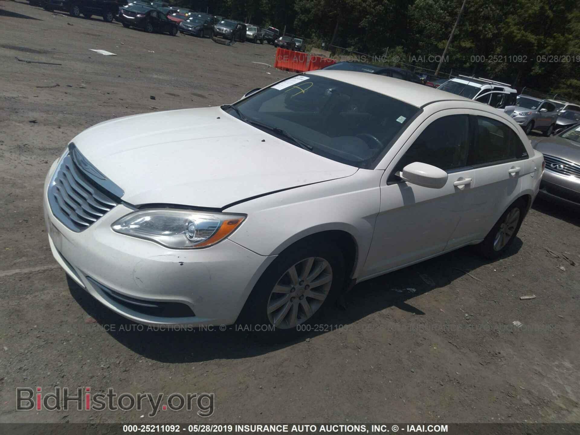 2011 CHRYSLER 200 - VIN: 1C3BC1FB4BN512966 - Photo 2