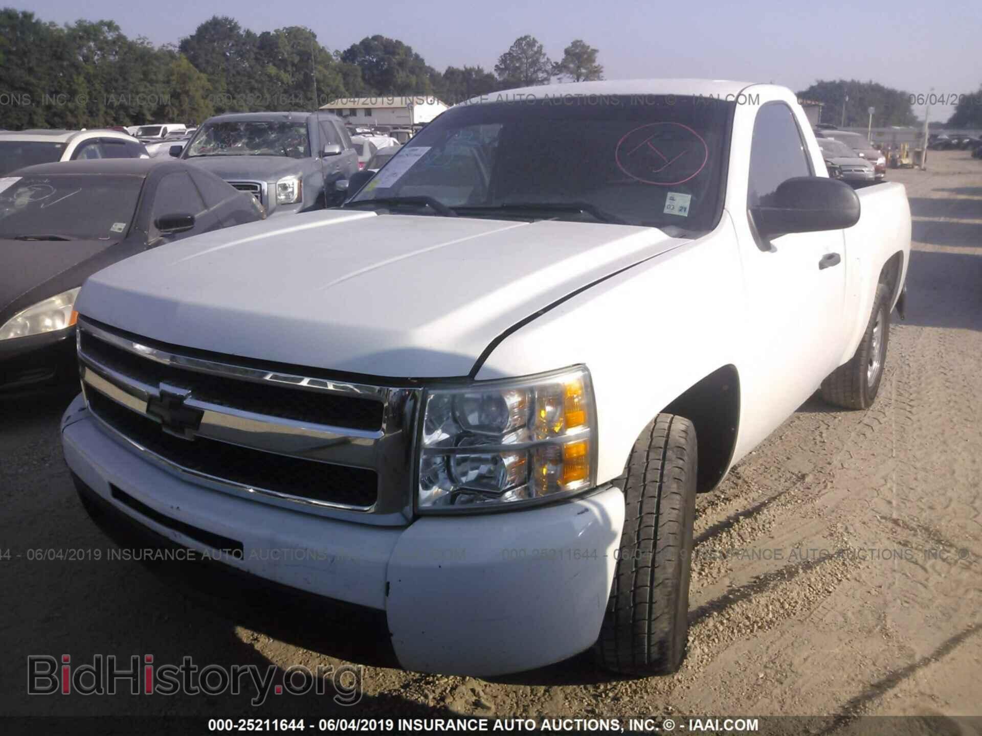 2011 CHEVROLET SILVERADO - VIN: 1GCNCPE03BZ363048 - Фото 2