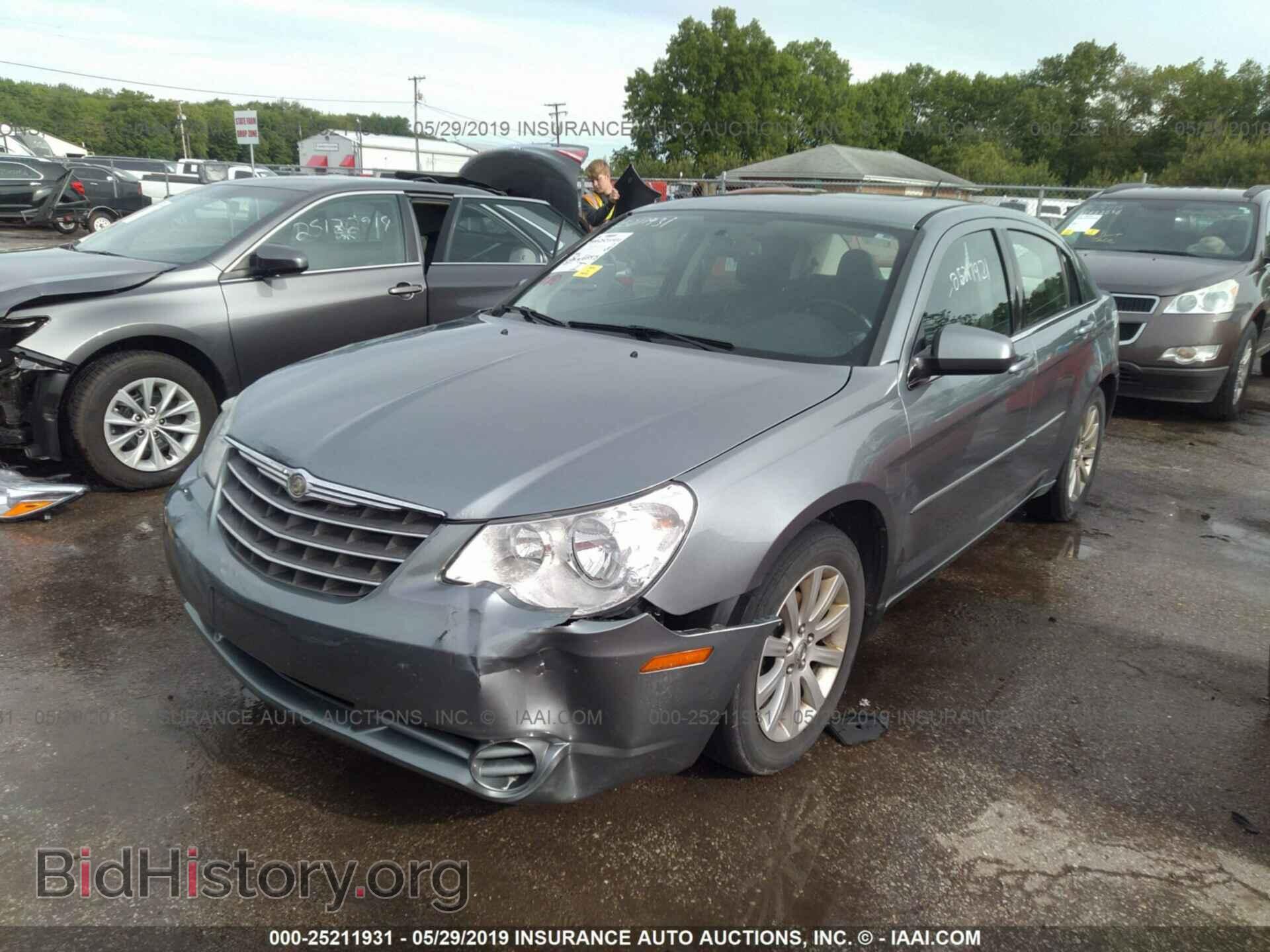 2010 CHRYSLER SEBRING - VIN: 1C3CC5FB1AN228219 - Фото 2