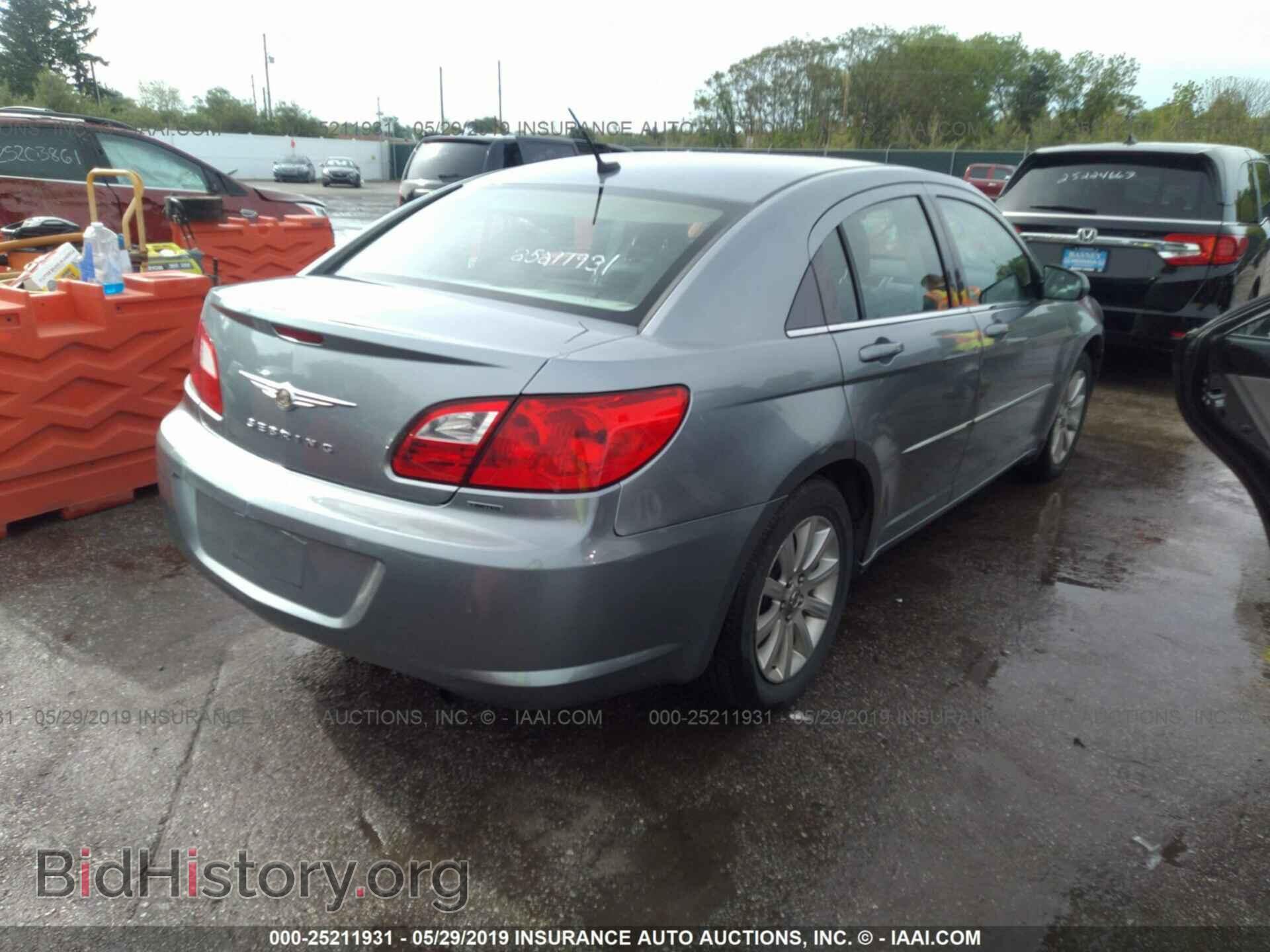 2010 CHRYSLER SEBRING - VIN: 1C3CC5FB1AN228219 - Фото 4