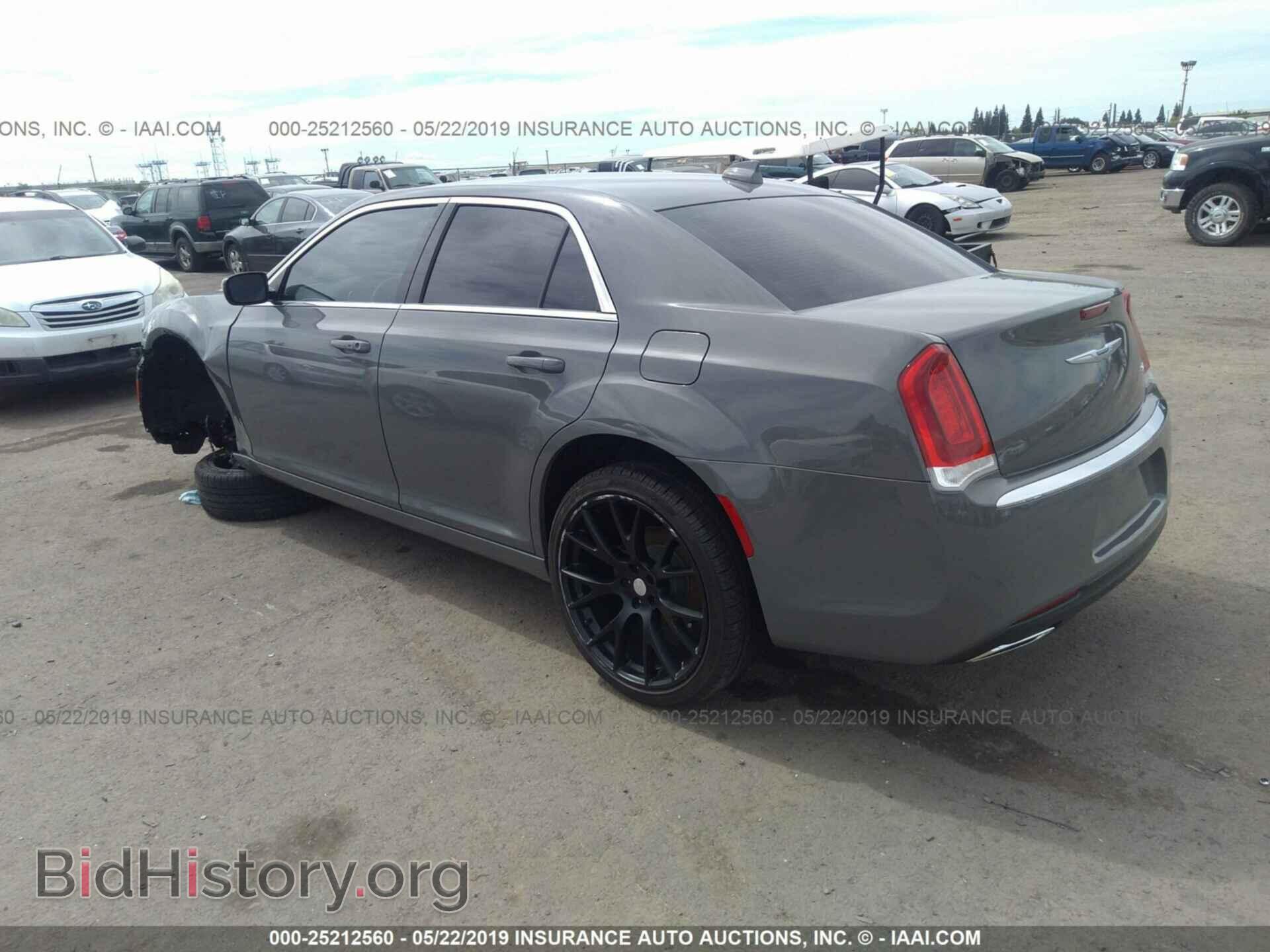 2018 CHRYSLER 300 - VIN: 2C3CCAAG6JH275377 - Фото 3