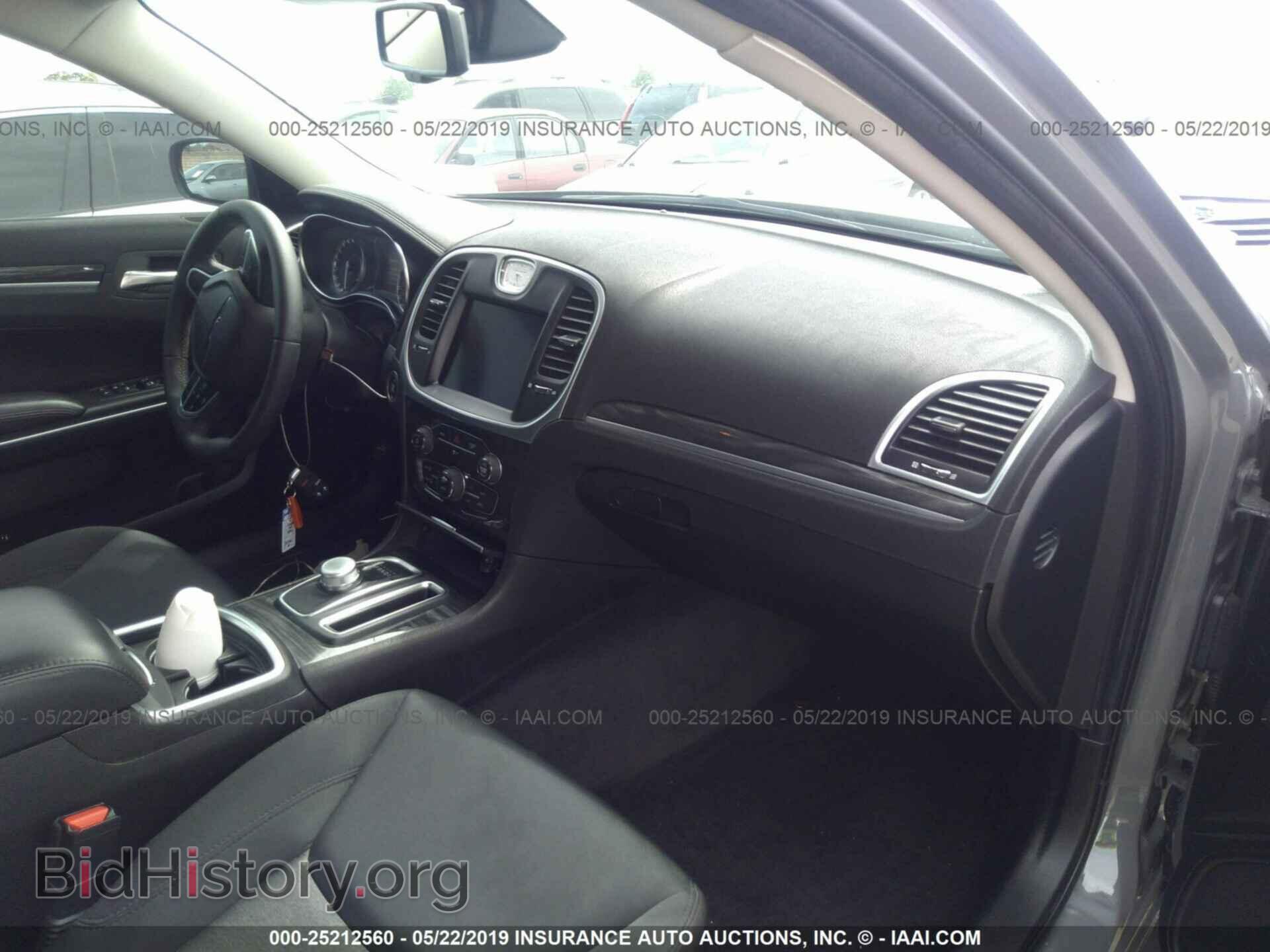2018 CHRYSLER 300 - VIN: 2C3CCAAG6JH275377 - Фото 5