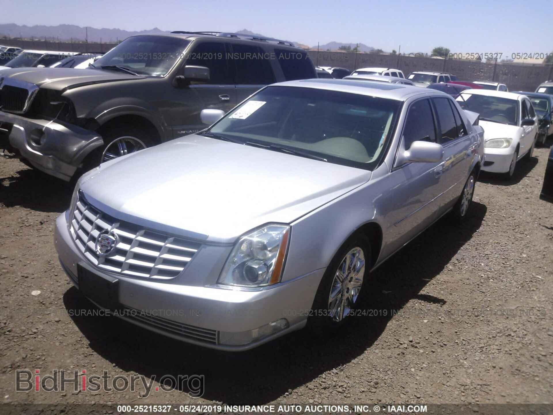 2011 CADILLAC DTS - VIN: 1G6KH5E60BU117104 - Фото 2