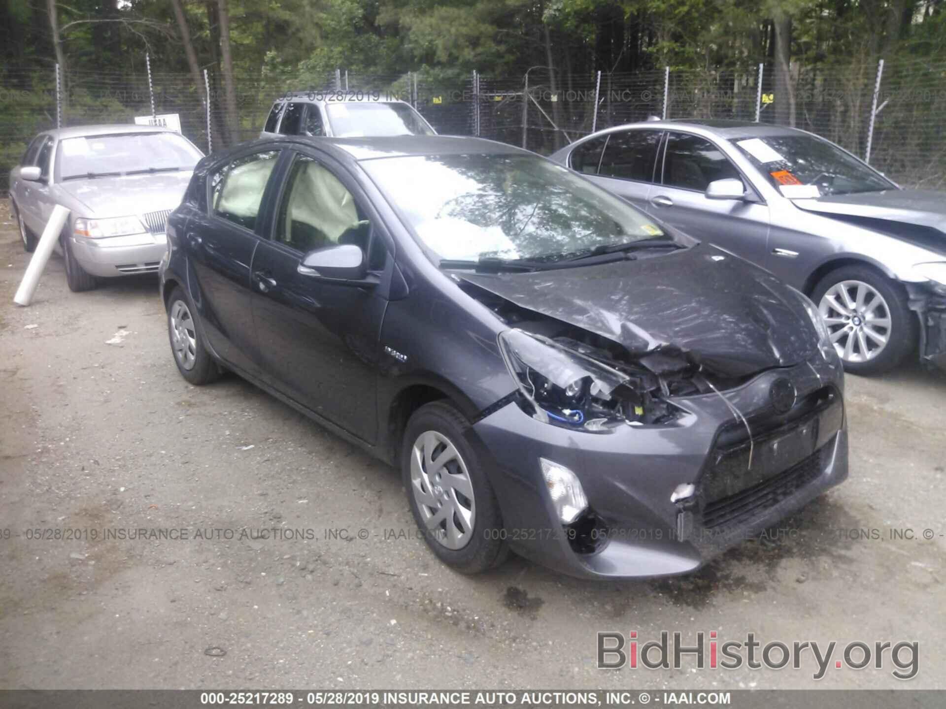 Фотография JTDKDTB39F1579241 - Toyota Prius C 2015