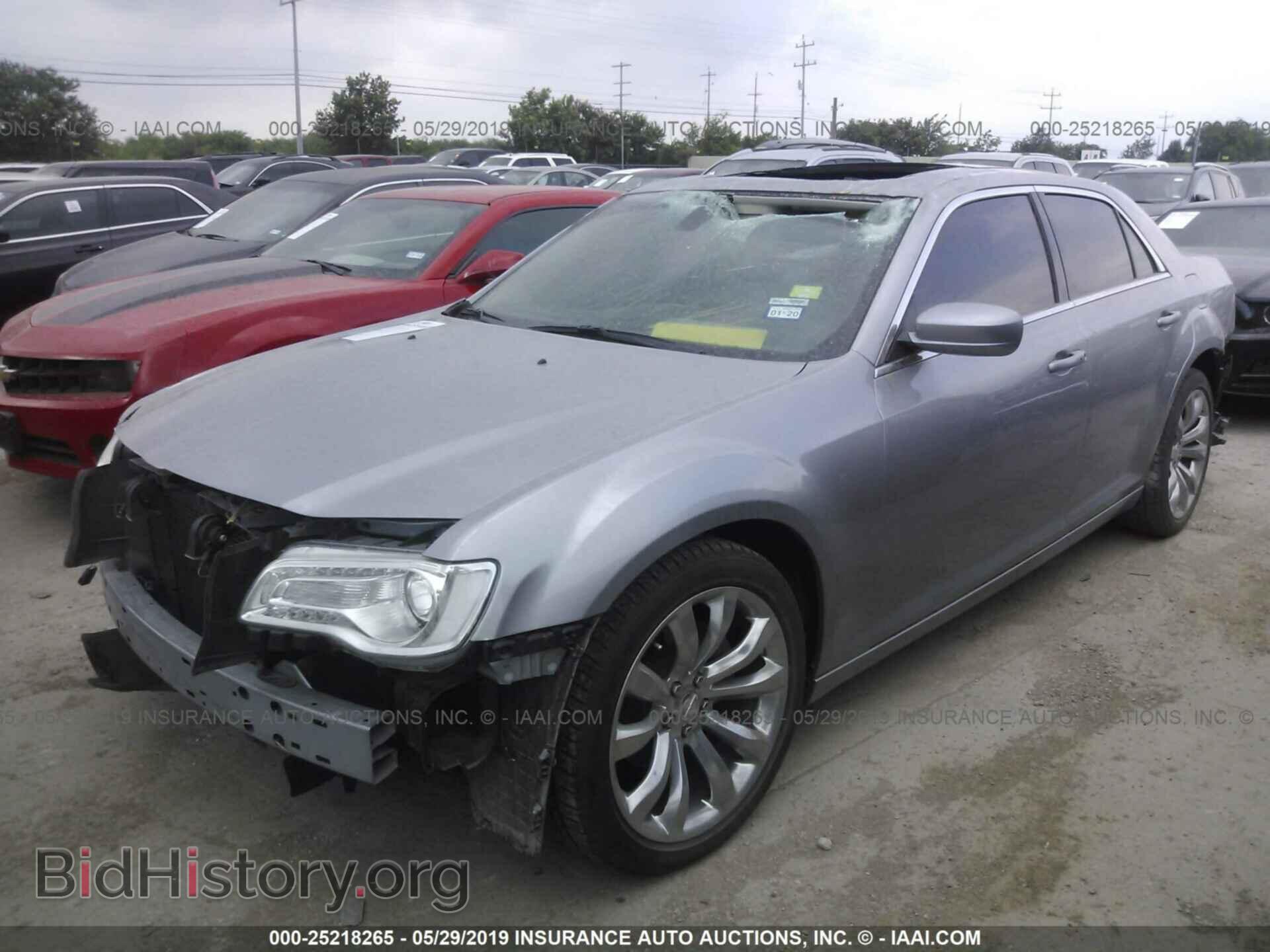 2016 CHRYSLER 300 - VIN: 2C3CCAAGXGH313878 - Фото 2