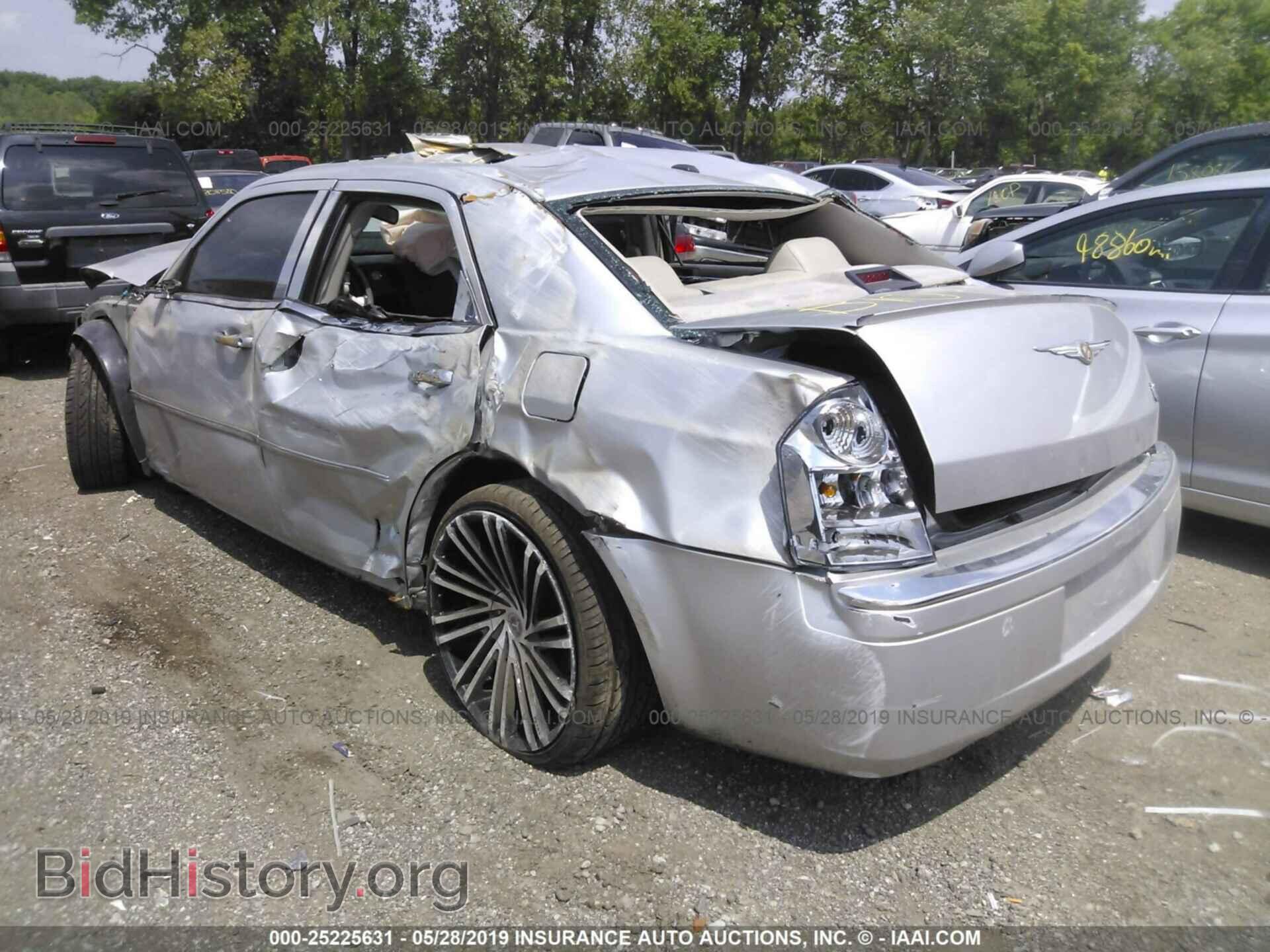 2006 CHRYSLER 300C - VIN: 2C3KA63H76H519243 - Фото 3
