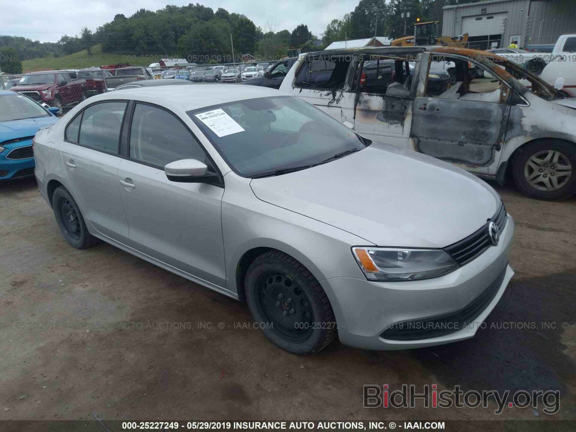 Фотография 3VWDP7AJ9CM023689 - VOLKSWAGEN JETTA 2012