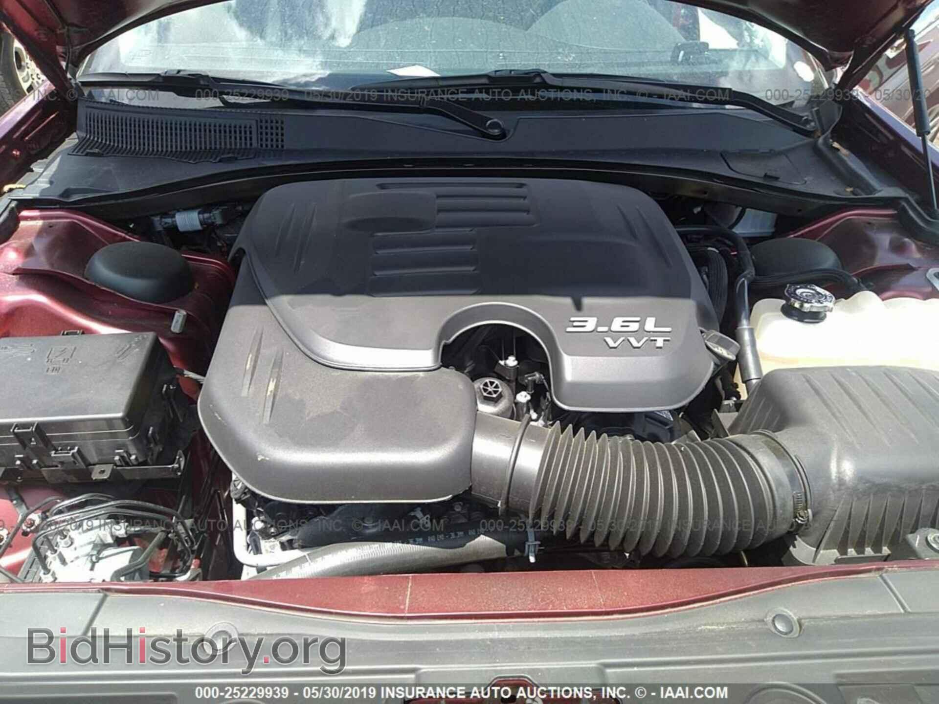2019 CHRYSLER 300 - VIN: 2C3CCAEG8KH555717 - Фото 10
