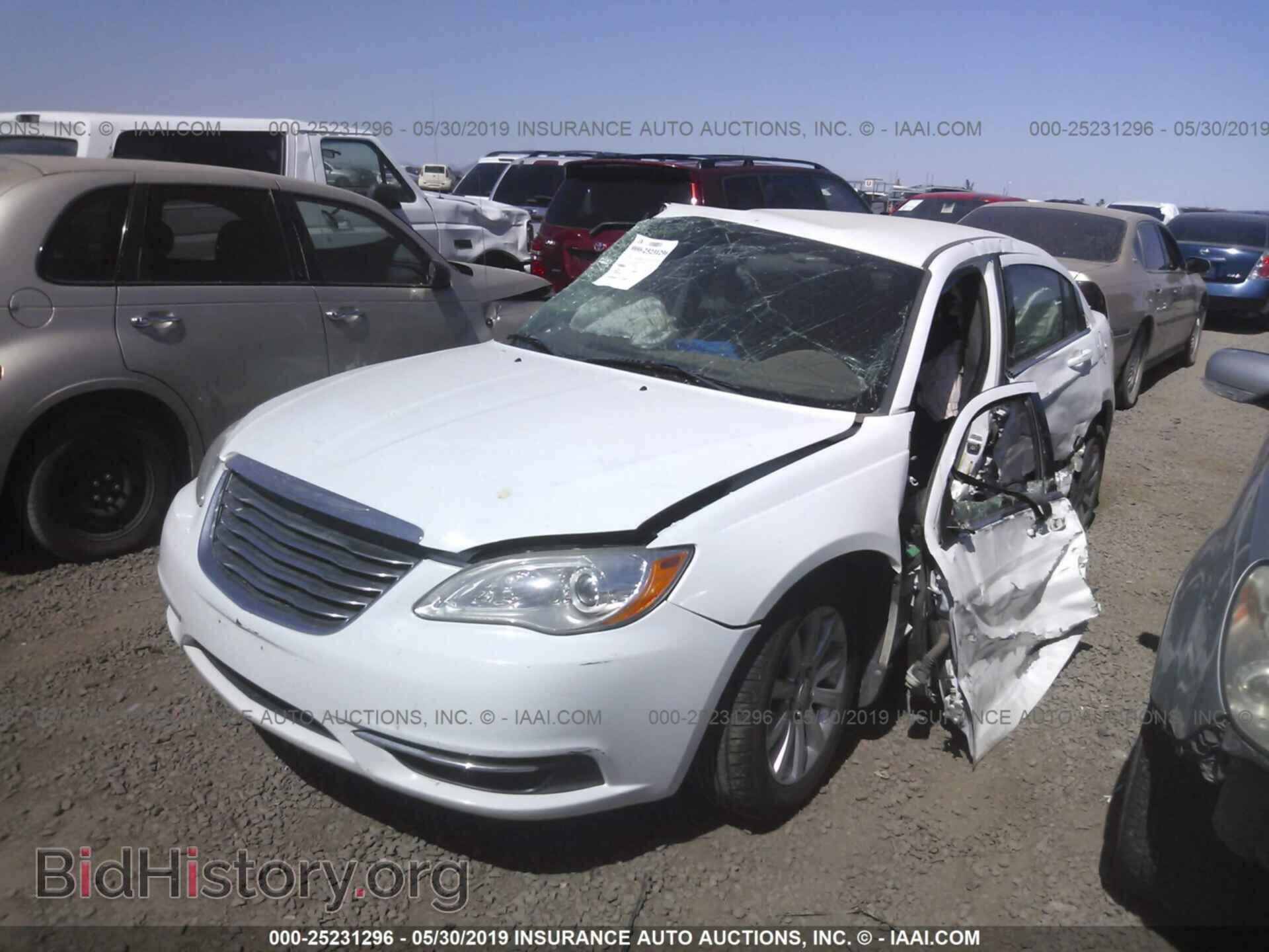 2013 CHRYSLER 200 - VIN: 1C3CCBBB8DN764433 - Фото 2