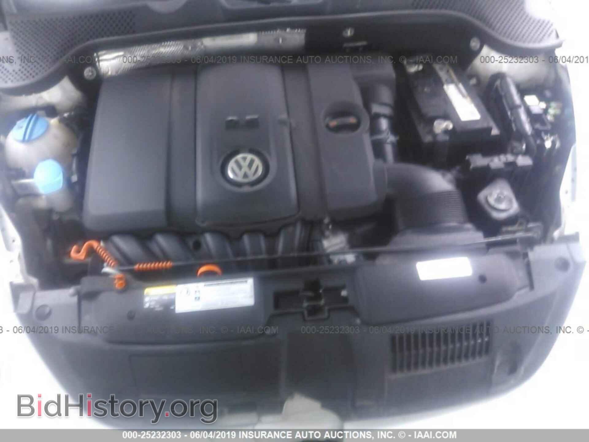 2013 VOLKSWAGEN BEETLE - VIN: 3VWFP7AT0DM663074 - Фото 10