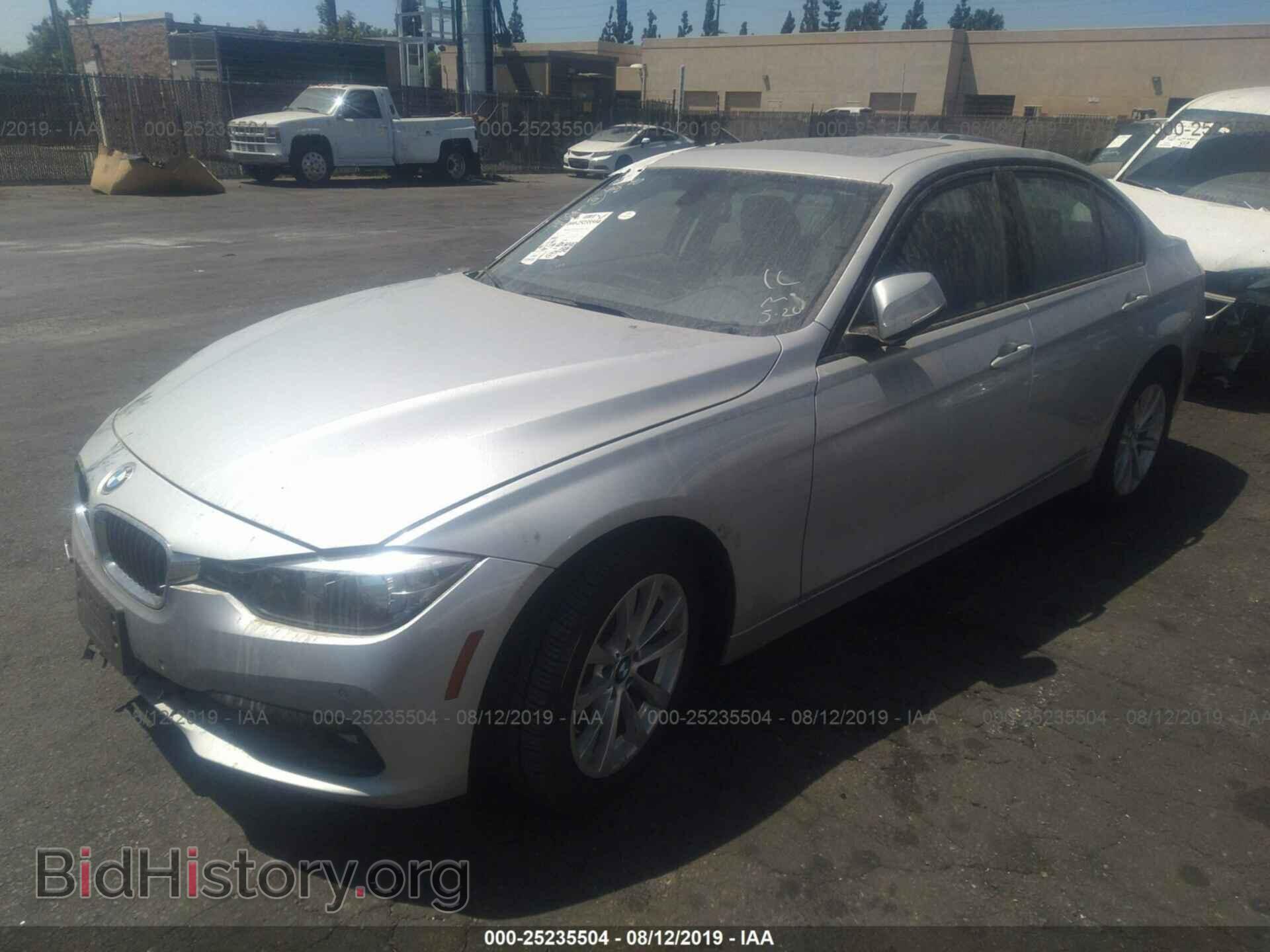 2017 BMW 320 - VIN: WBA8A9C34HK864847 - Фото 2