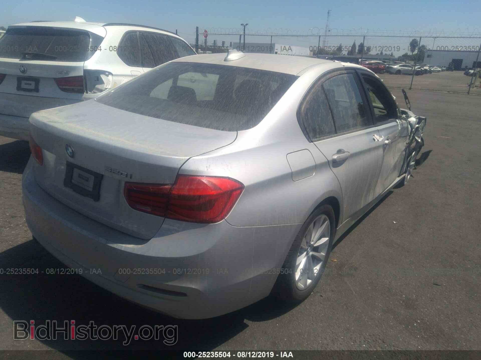 2017 BMW 320 - VIN: WBA8A9C34HK864847 - Фото 4