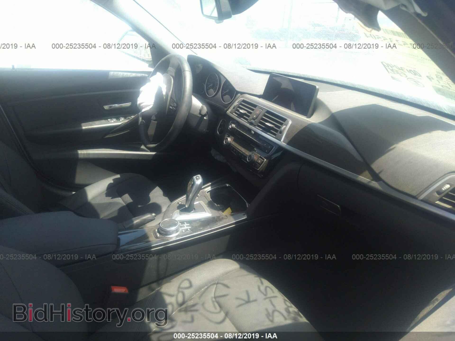 2017 BMW 320 - VIN: WBA8A9C34HK864847 - Фото 5