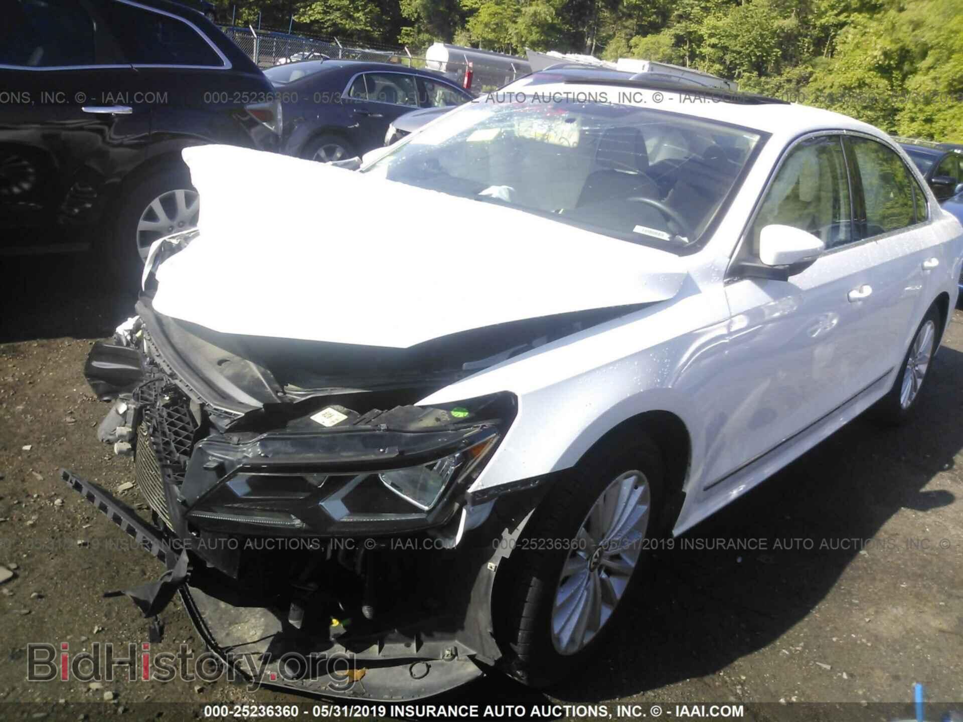 2017 VOLKSWAGEN PASSAT - VIN: 1VWBT7A32HC004480 - Фото 2