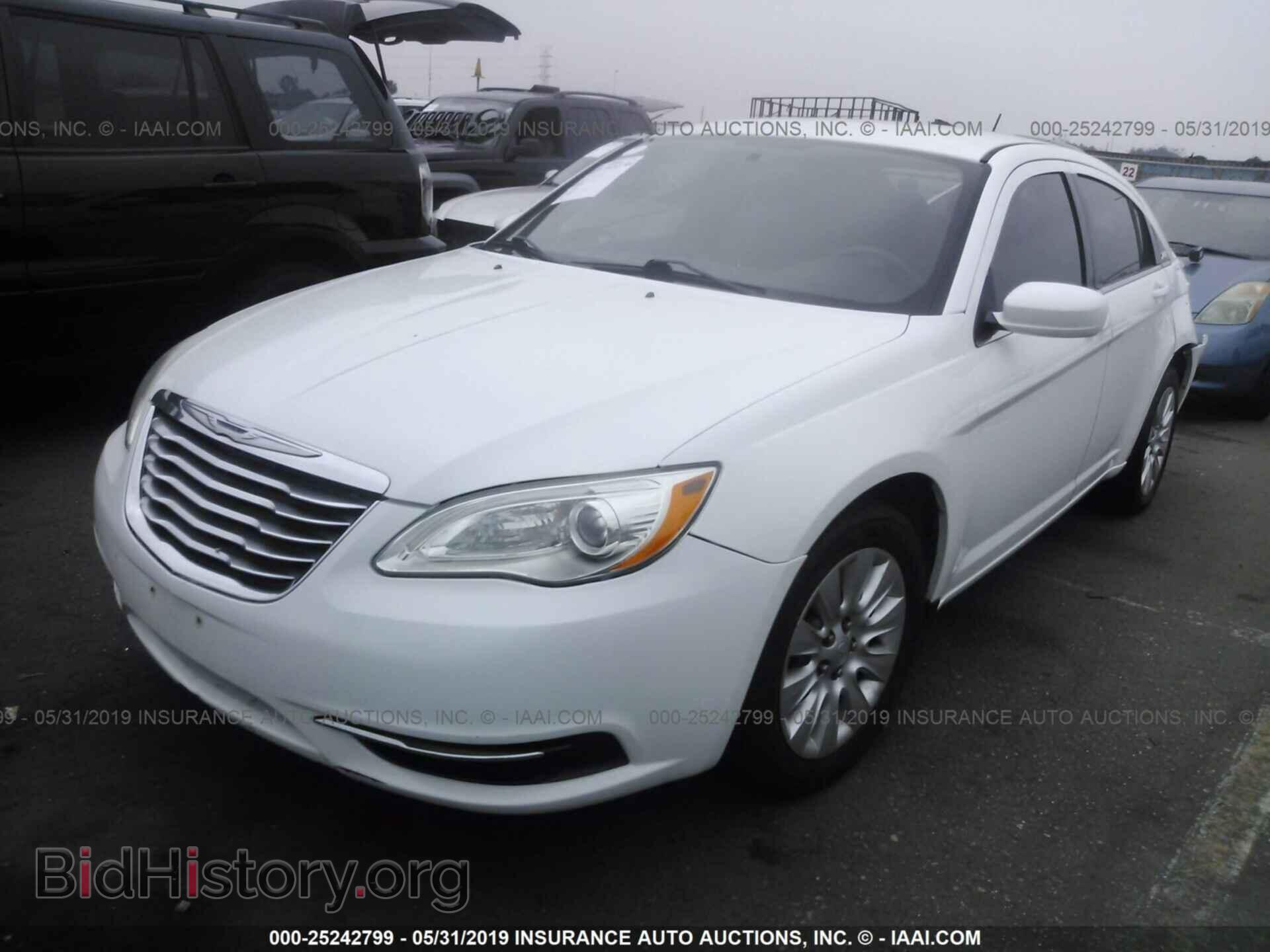 2013 CHRYSLER 200 - VIN: 1C3CCBAB1DN642370 - Photo 2