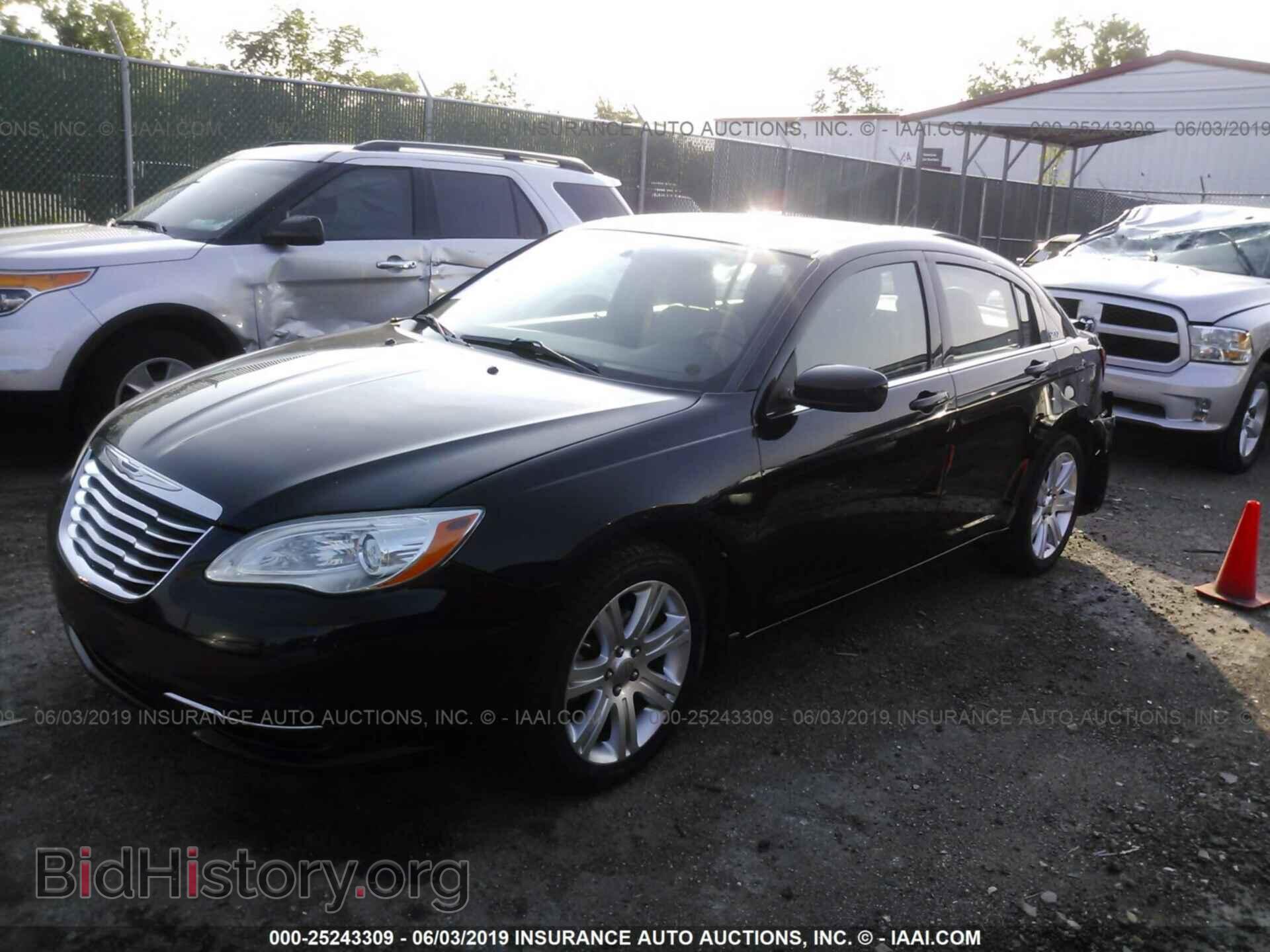 2011 CHRYSLER 200 - VIN: 1C3BC1FB6BN568987 - Фото 2
