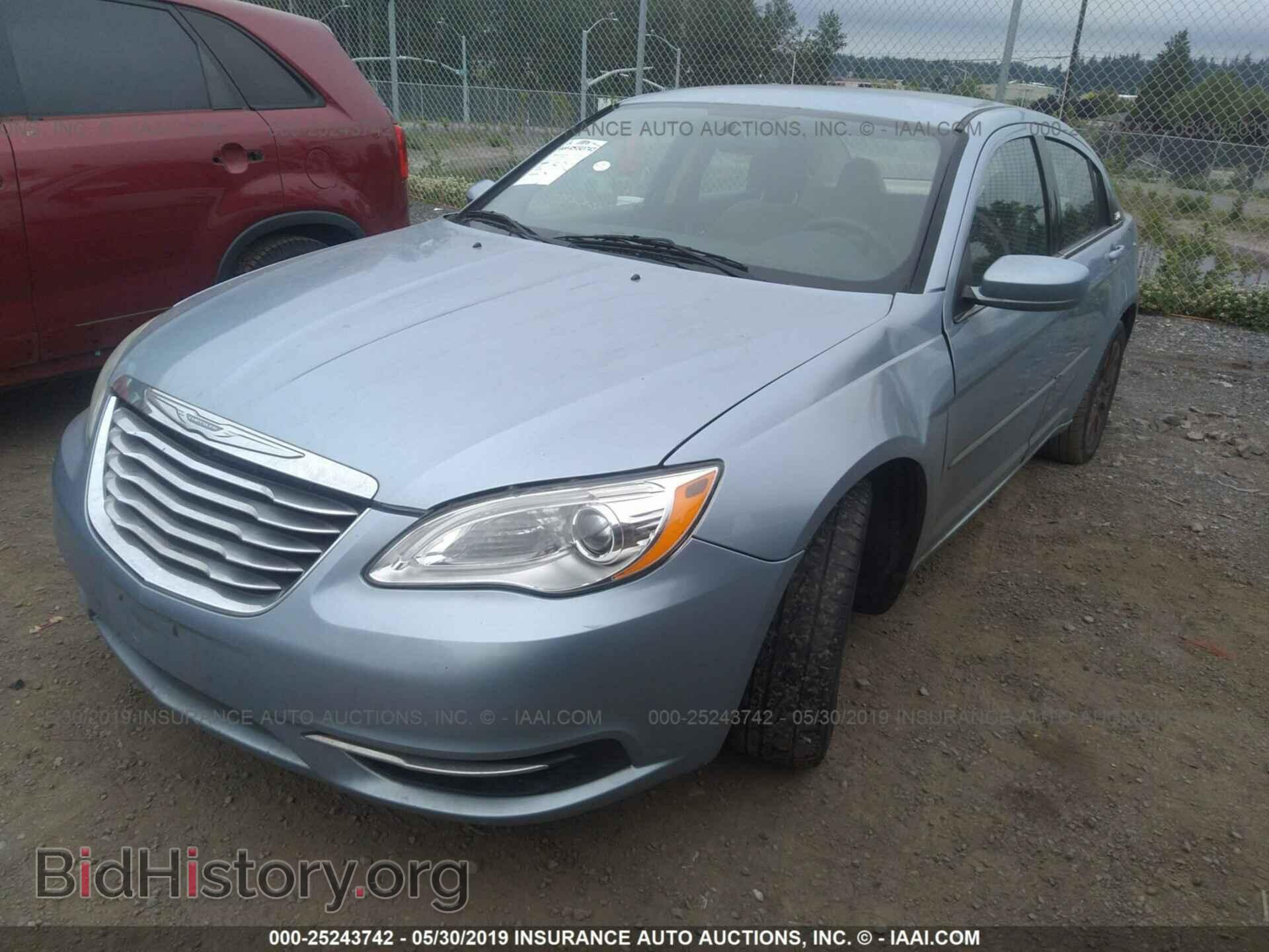 2012 CHRYSLER 200 - VIN: 1C3CCBAG3CN246225 - Фото 2