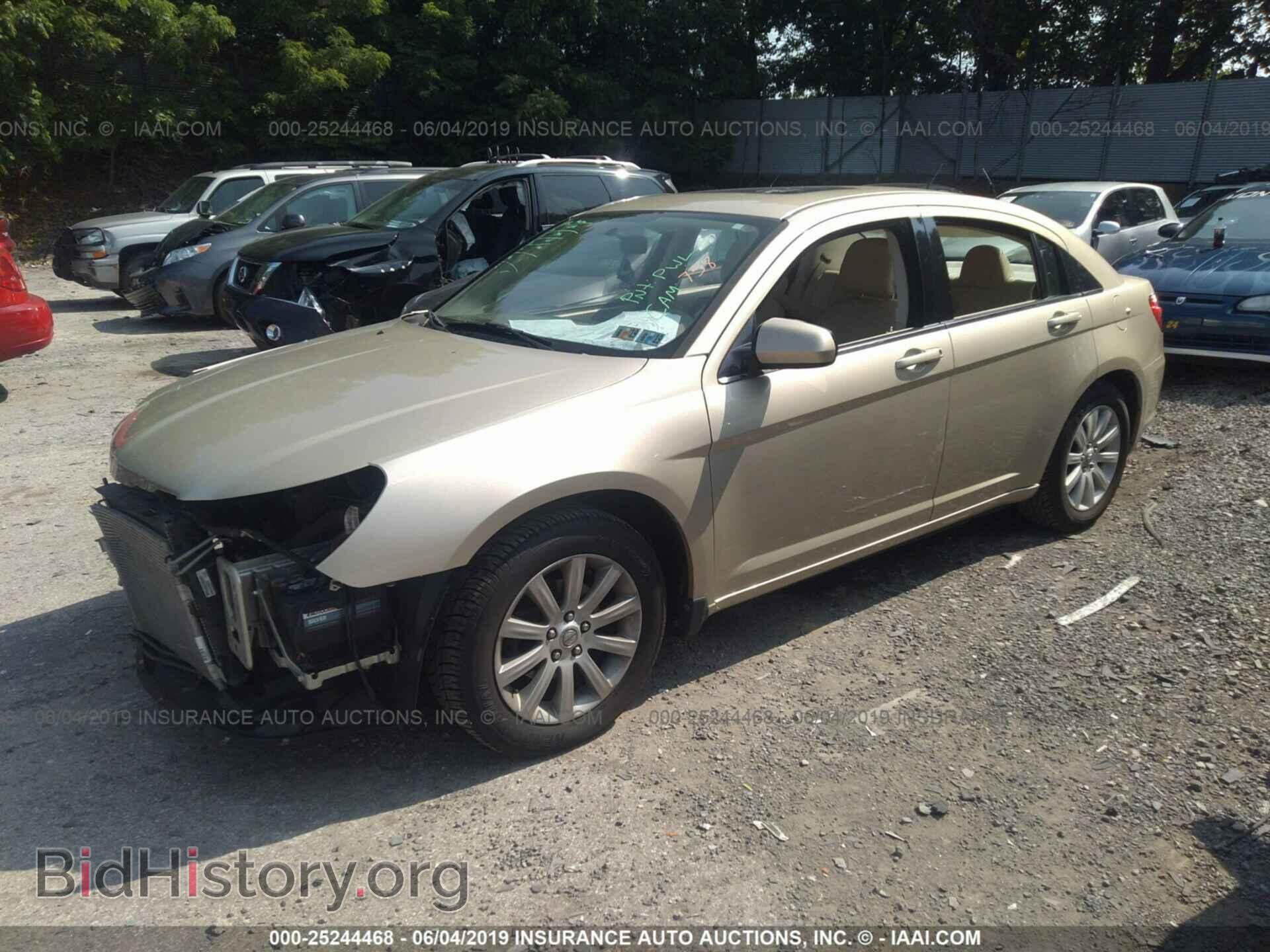 2010 CHRYSLER SEBRING - VIN: 1C3CC5FB4AN158778 - Фото 2