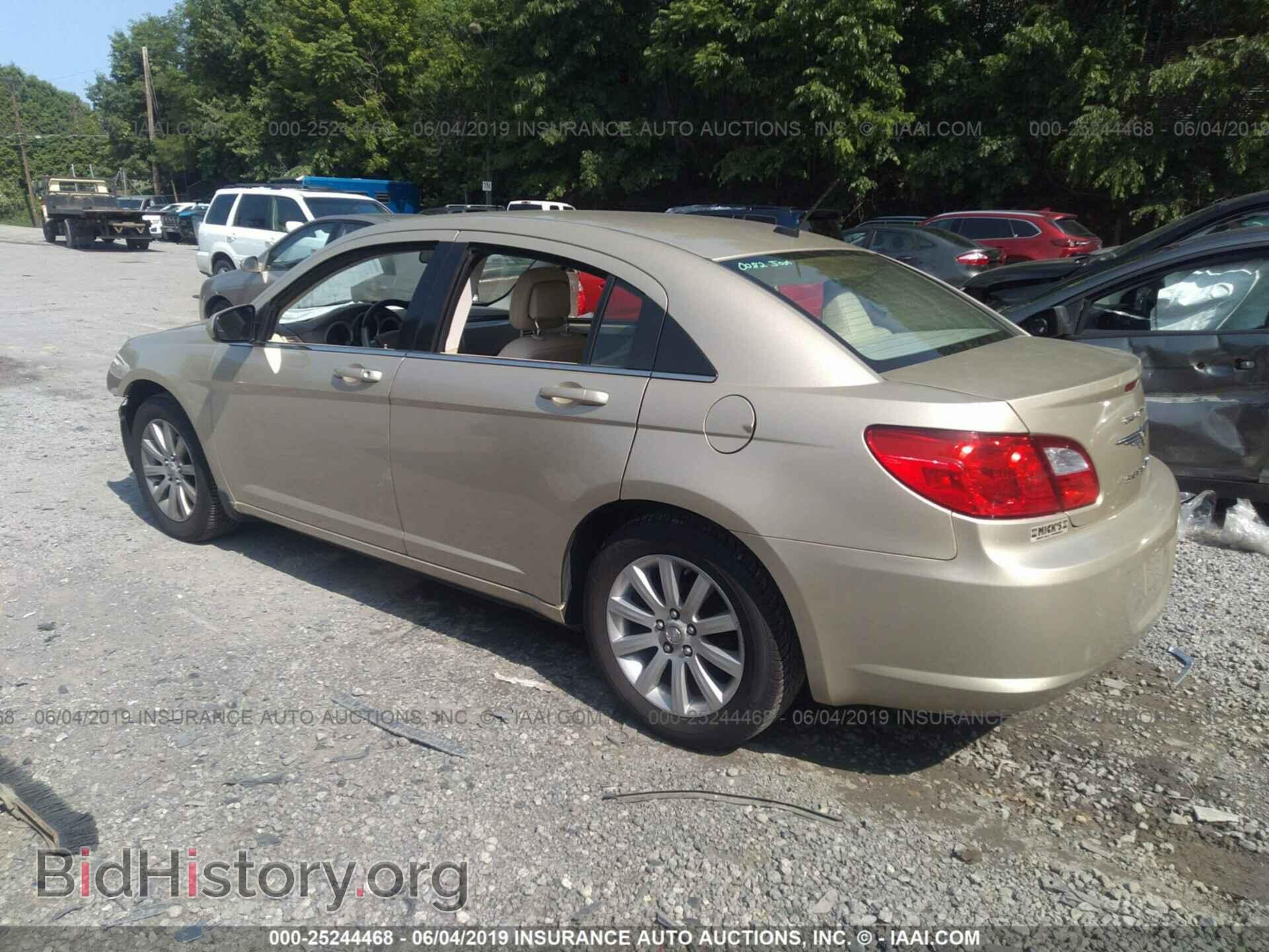 2010 CHRYSLER SEBRING - VIN: 1C3CC5FB4AN158778 - Фото 3