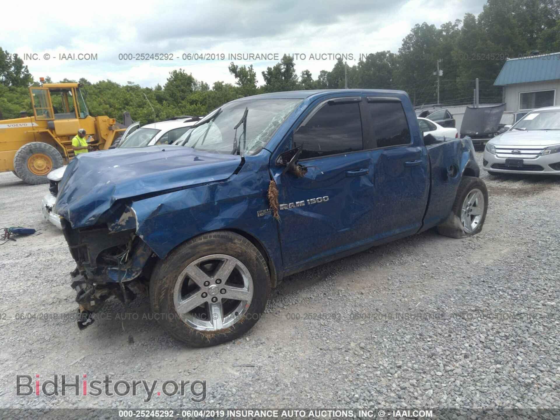 2011 DODGE RAM 1500 - VIN: 1D7RB1GT7BS702899 - Photo 2