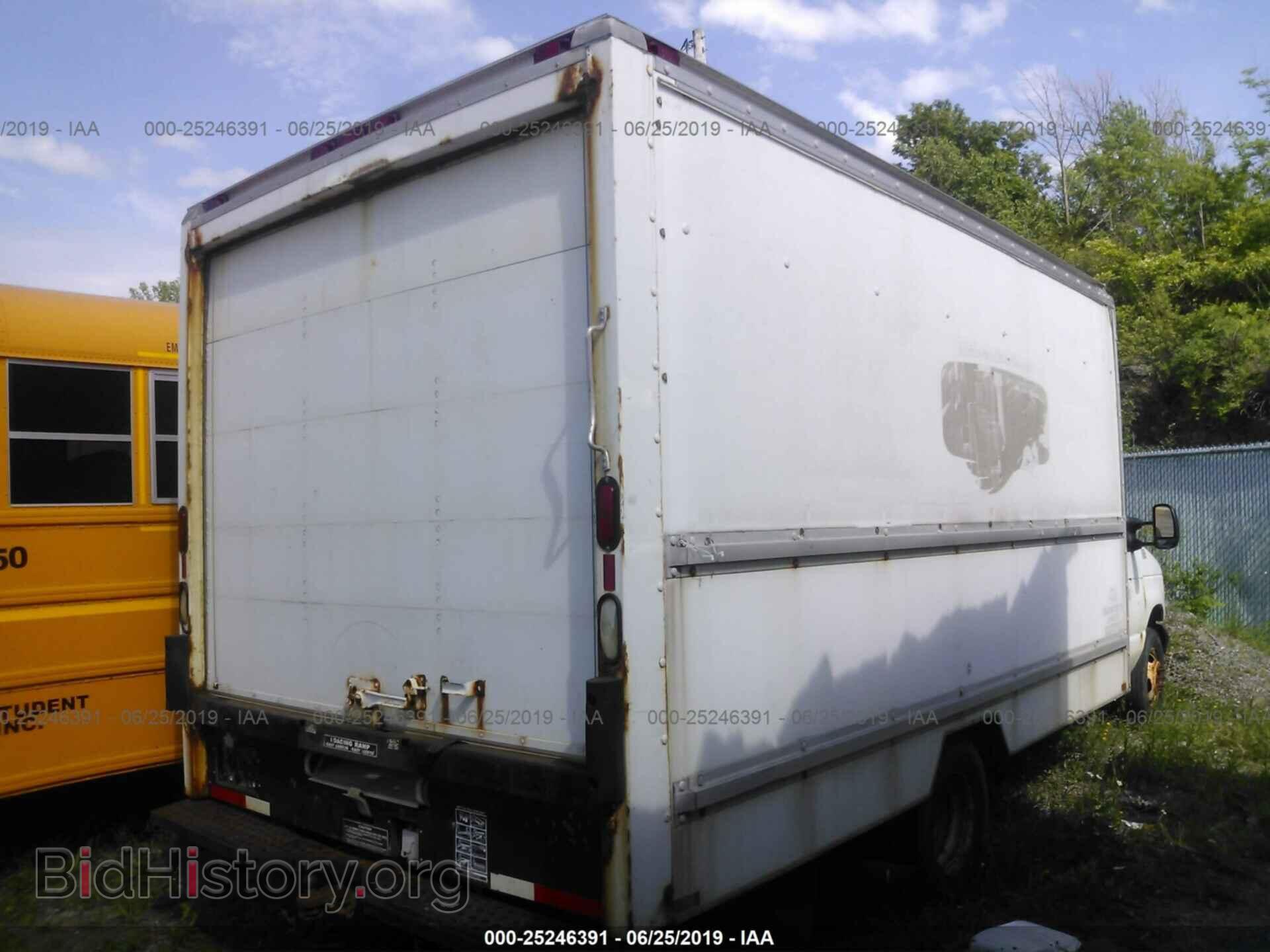 2004 FORD ECONOLINE - VIN: 1FDWE35L84HA65746 - Photo 4