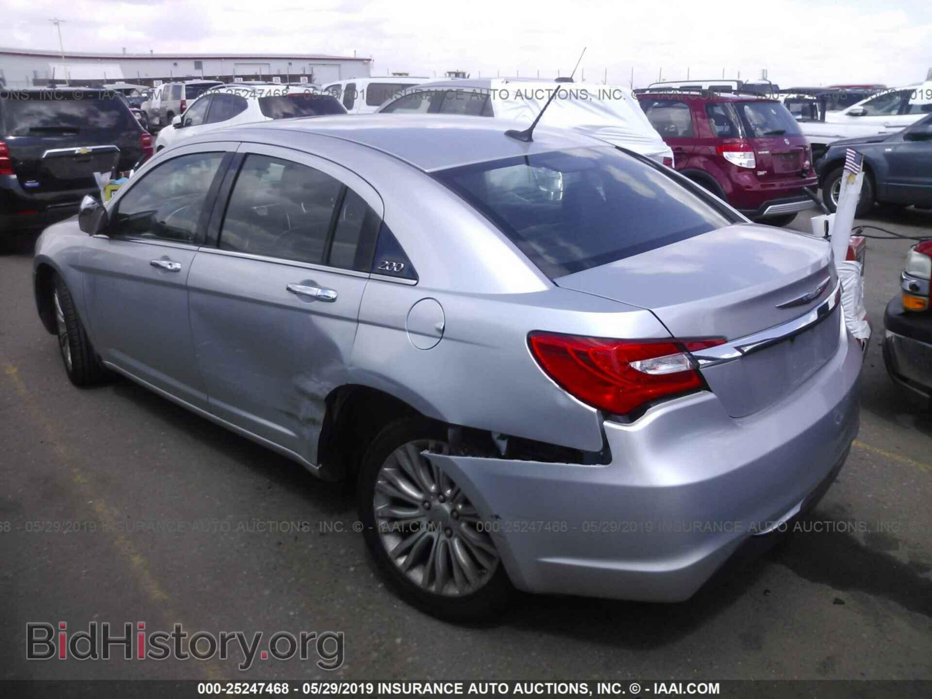 2011 CHRYSLER 200 - VIN: 1C3BC2FB3BN614216 - Фото 3