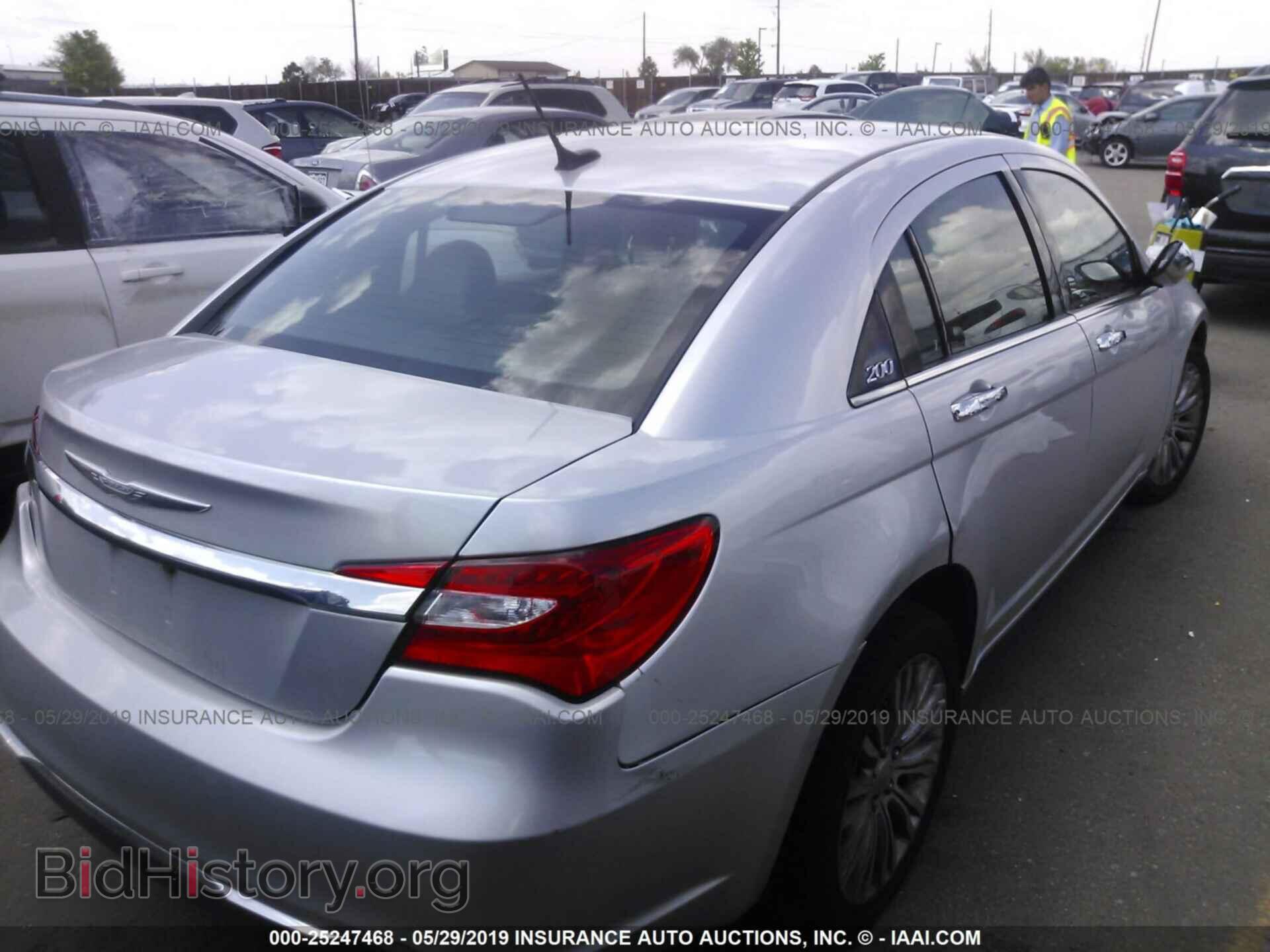 2011 CHRYSLER 200 - VIN: 1C3BC2FB3BN614216 - Фото 4