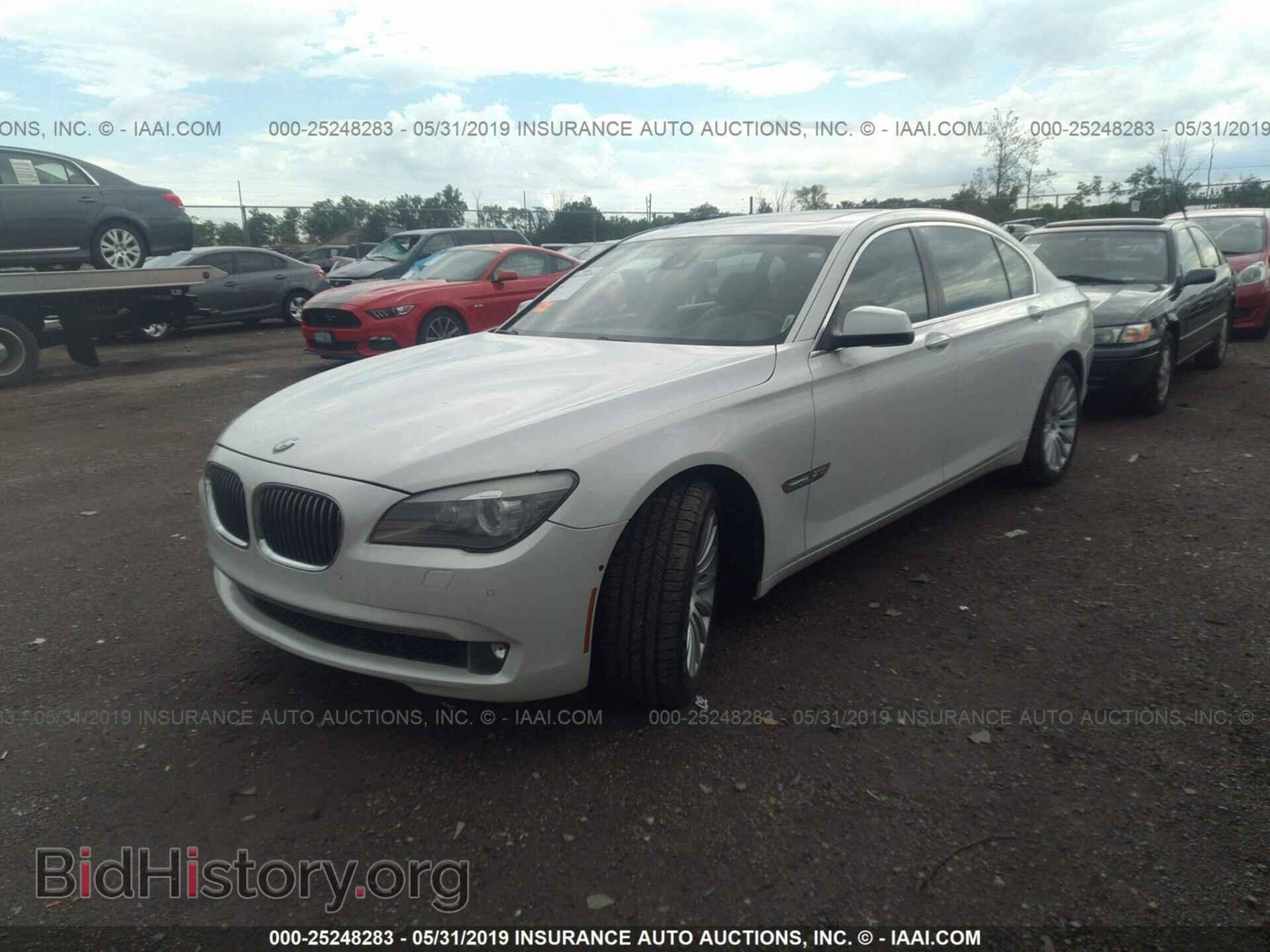 2012 BMW 750 - VIN: WBAKC8C57CC435779 - Фото 2