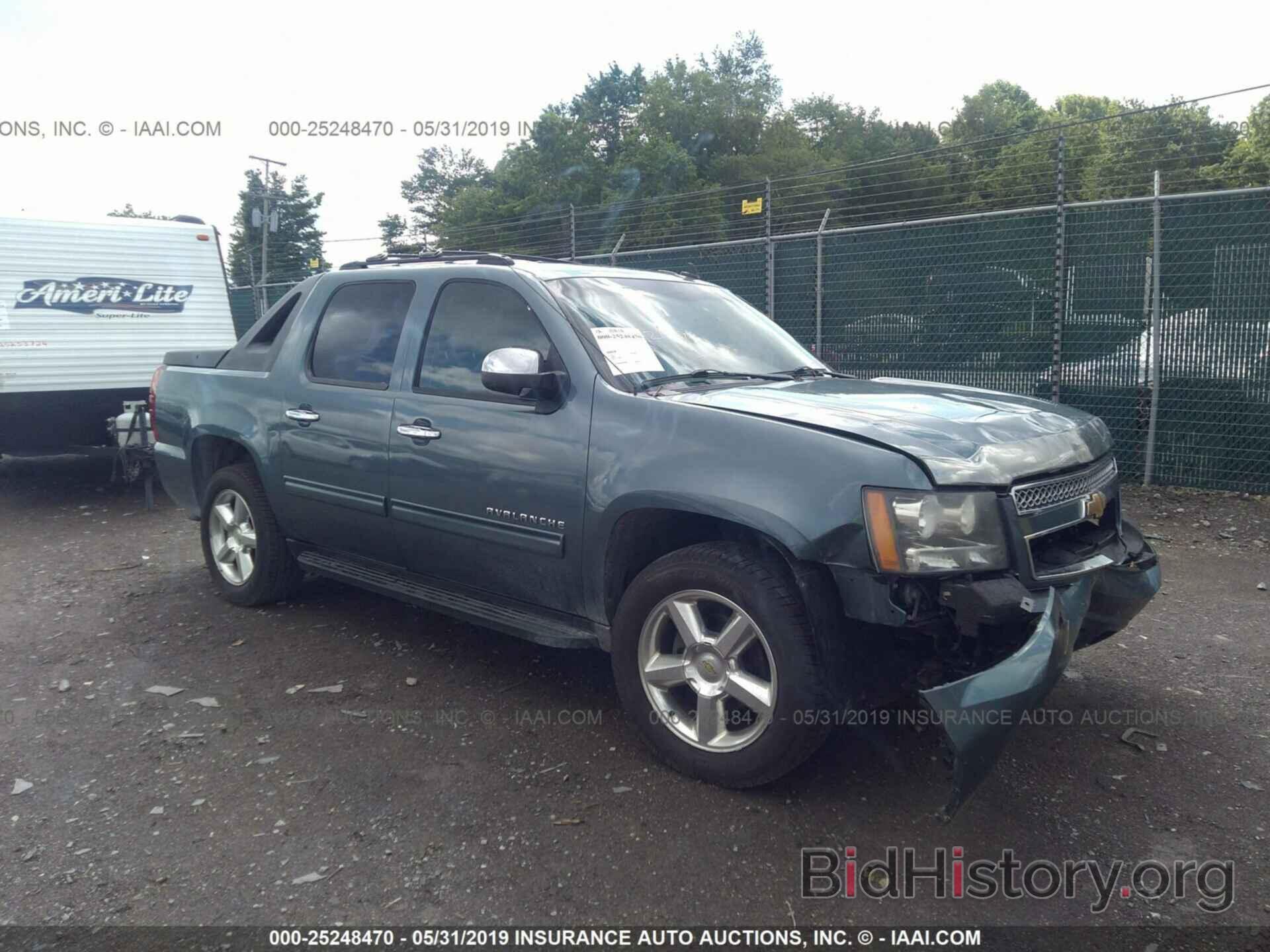 Photo 3GNVKEE00AG199660 - CHEVROLET AVALANCHE 2010