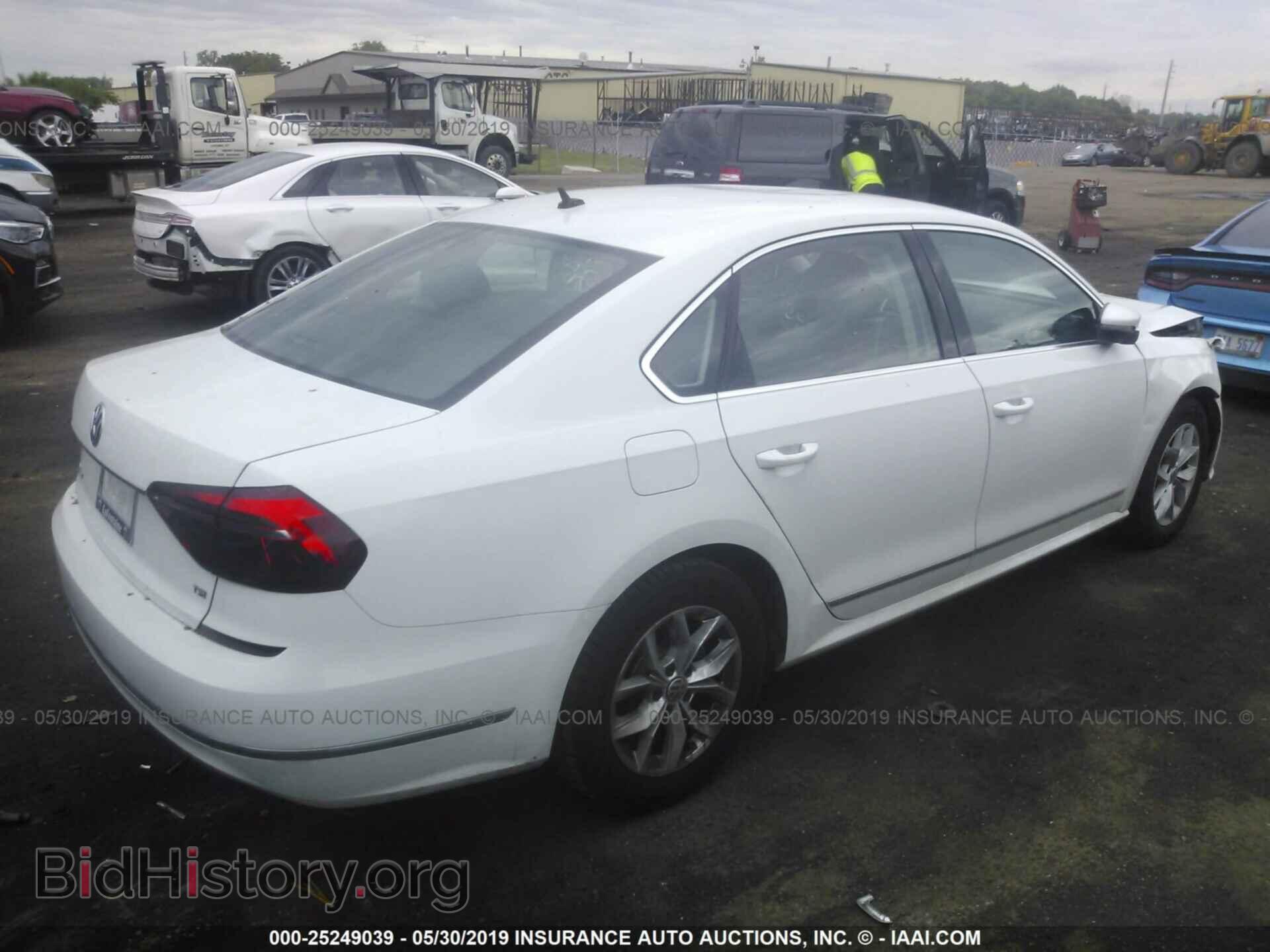 2017 VOLKSWAGEN PASSAT - VIN: 1VWAT7A30HC036727 - Фото 4