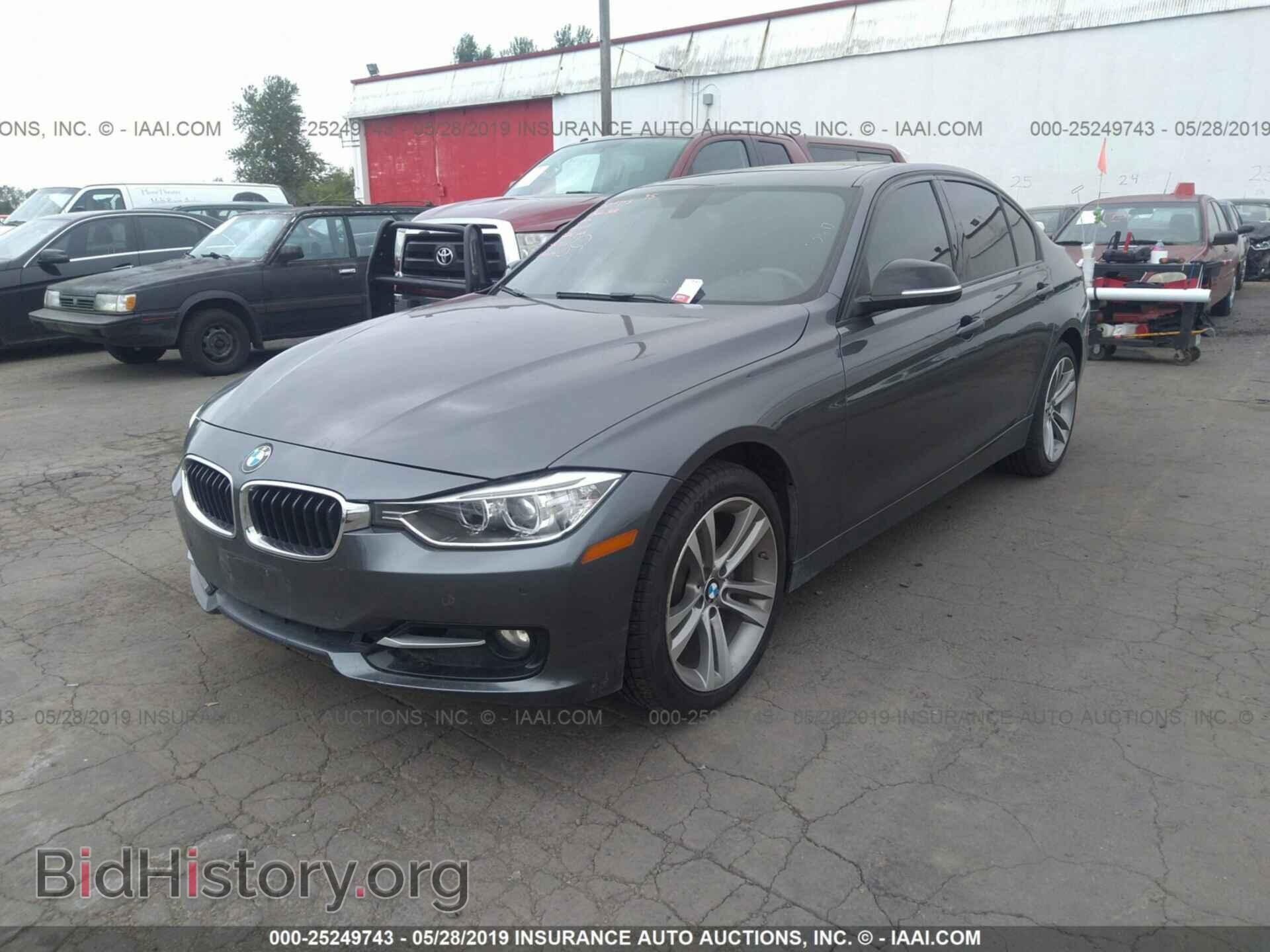 2015 BMW 328 - VIN: WBA3B3G52FNT18768 - Фото 2