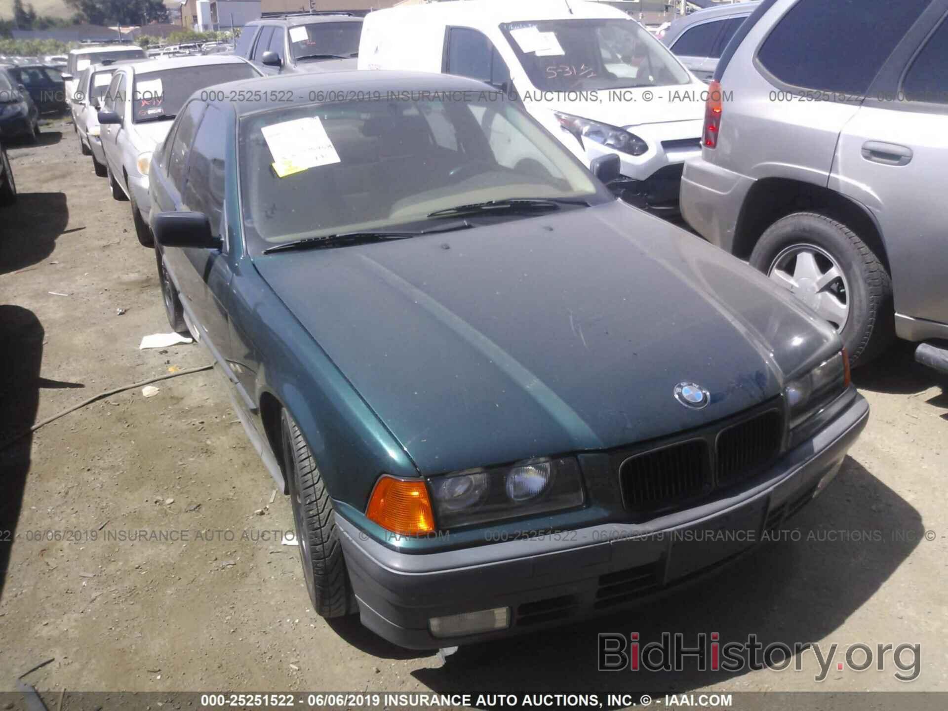 Photo WBACA6320RFK61467 - BMW 318 1994