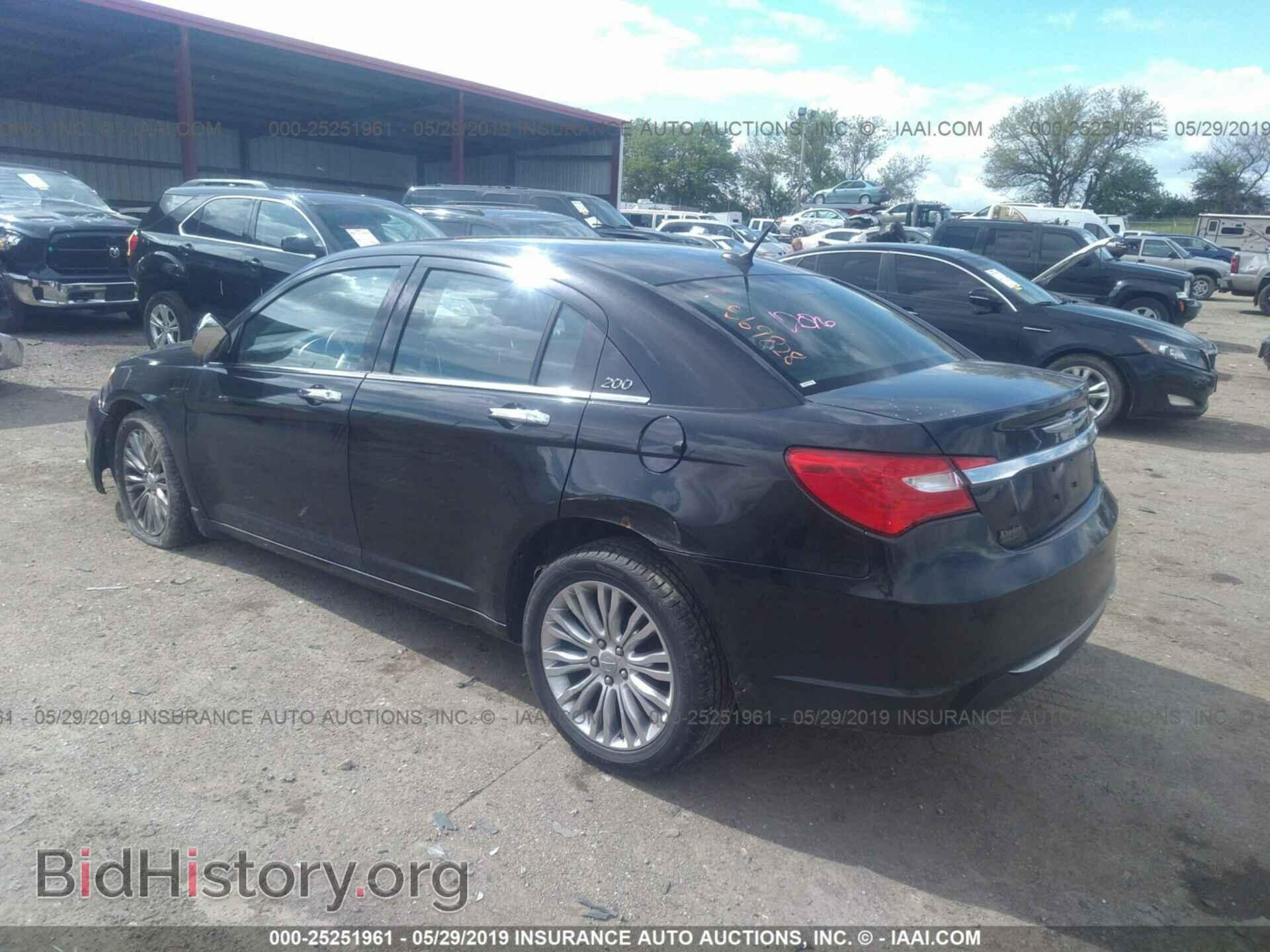 2011 CHRYSLER 200 - VIN: 1C3BC2FG5BN517658 - Фото 3