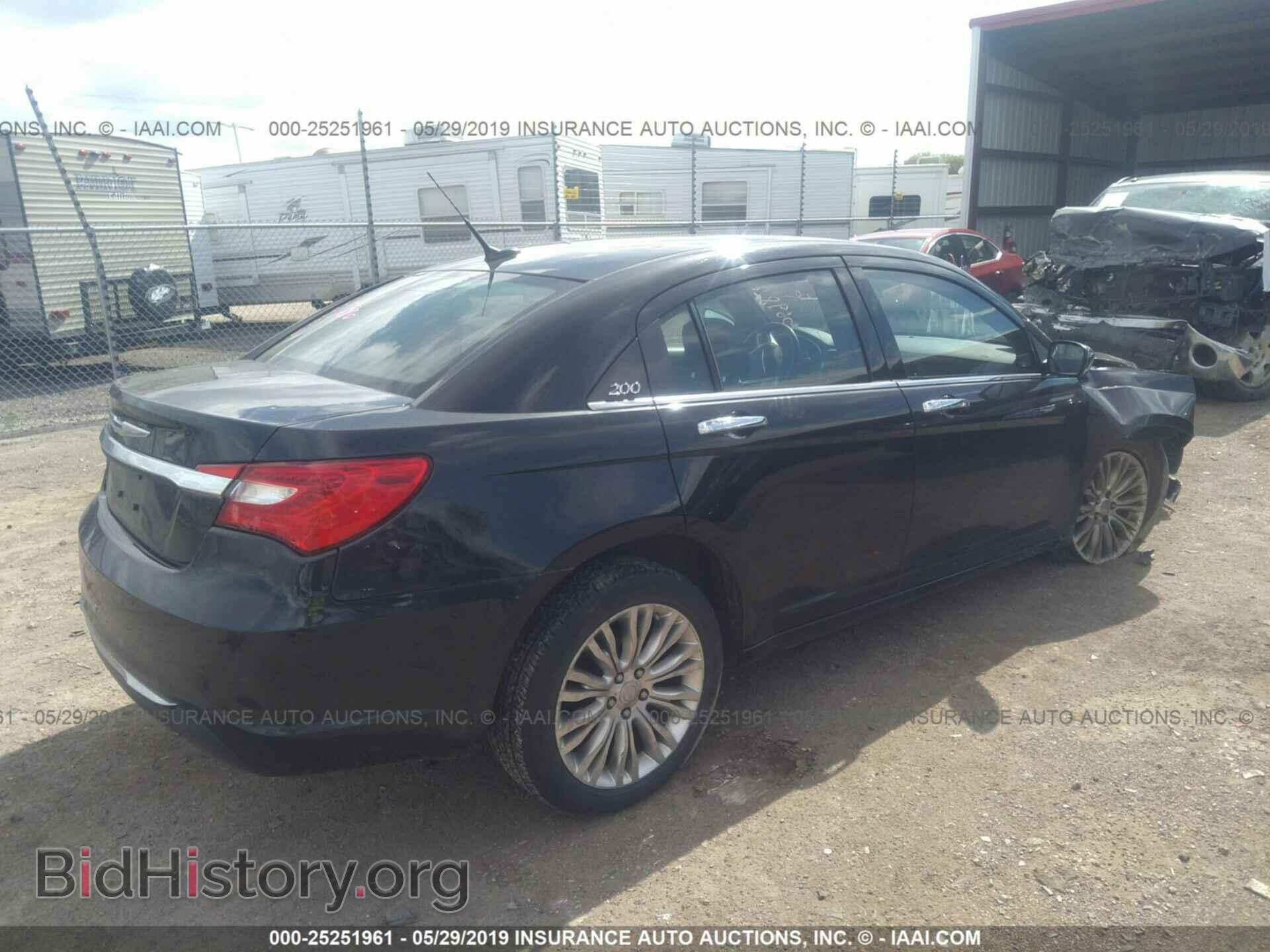 2011 CHRYSLER 200 - VIN: 1C3BC2FG5BN517658 - Фото 4