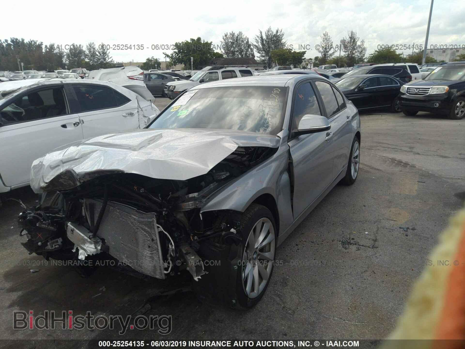 2018 BMW 320 - VIN: WBA8A9C52JAH12890 - Photo 2