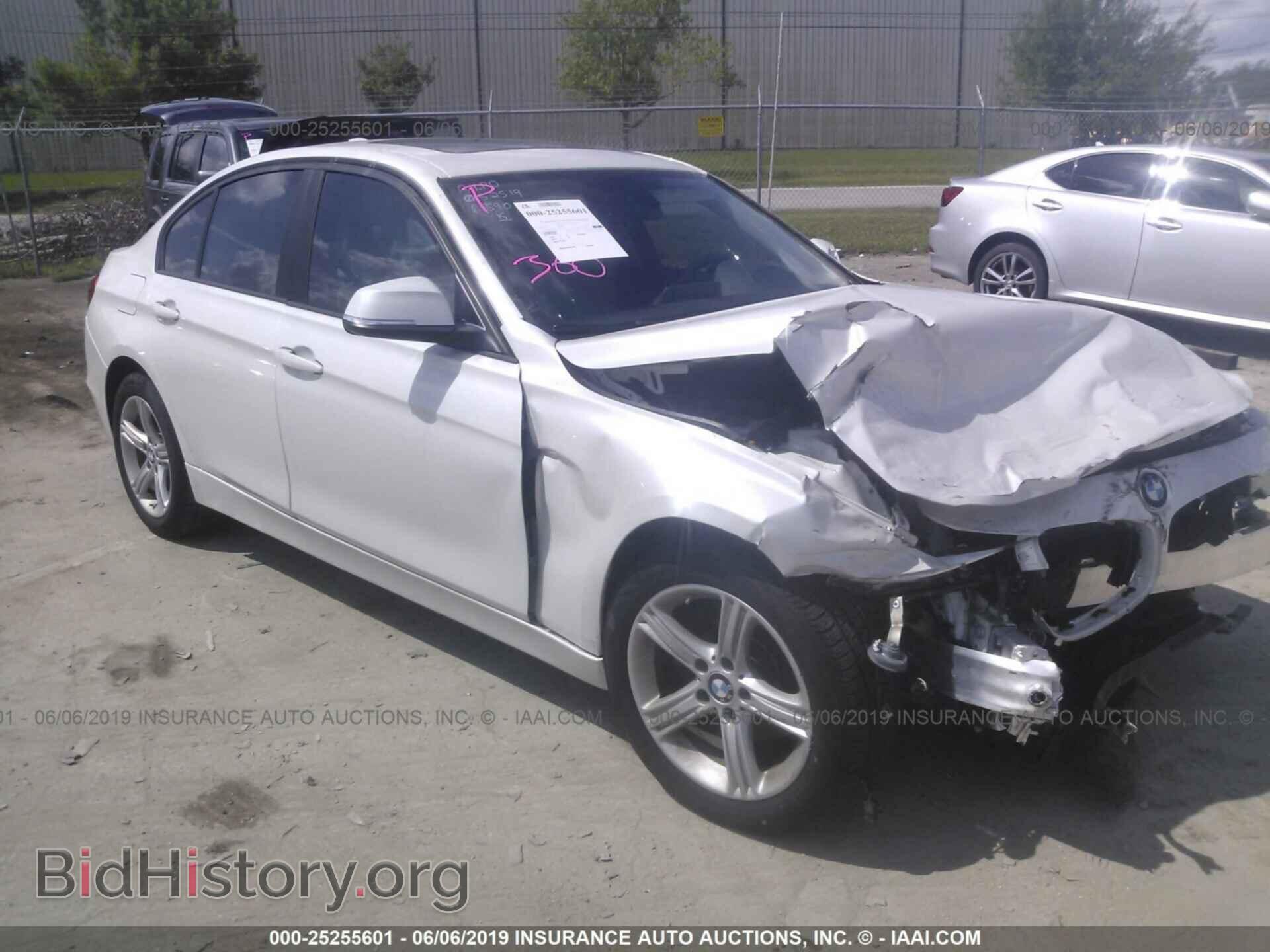Photo WBA3B1G53FNT04320 - BMW 320 2015