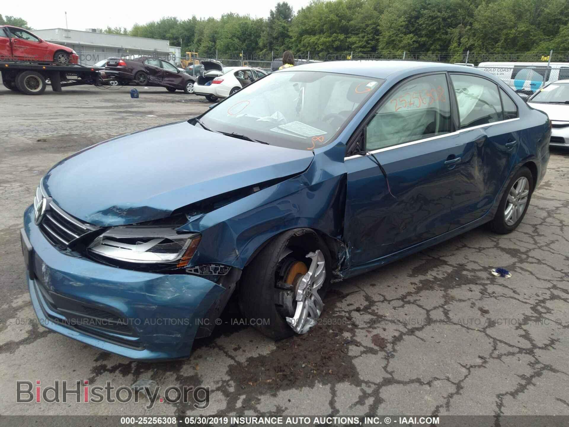 2017 VOLKSWAGEN JETTA - VIN: 3VW2B7AJ3HM268582 - Photo 2