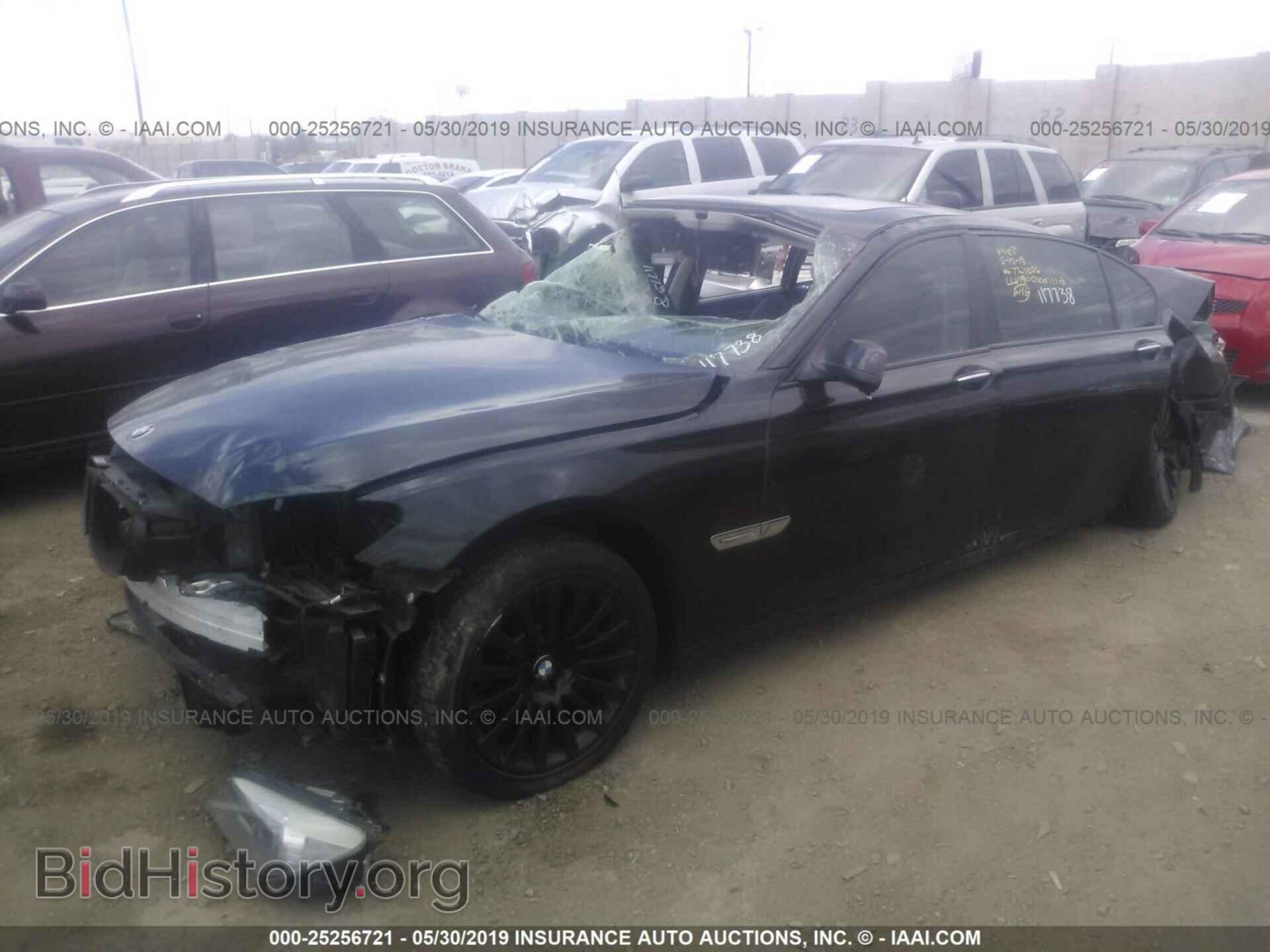 2012 BMW 750 - VIN: WBAKB8C55CC963453 - Фото 2