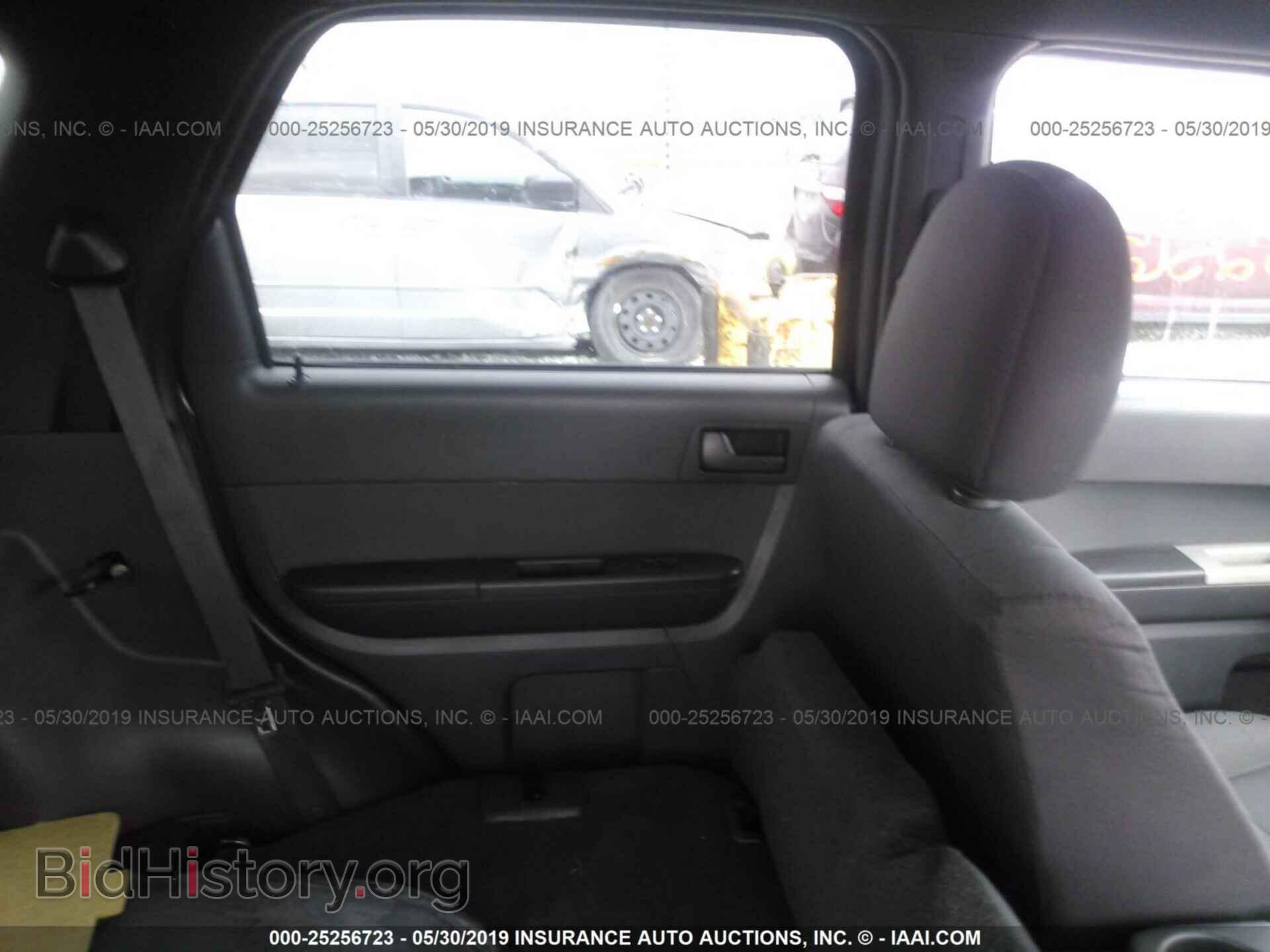 2011 FORD ESCAPE - VIN: 1FMCU0D76BKB09137 - Фото 8