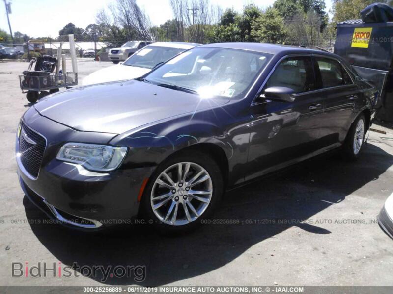 2017 Chrysler 300 (VIN 2C3CCAAG8HH661860) — photo 2 of 10