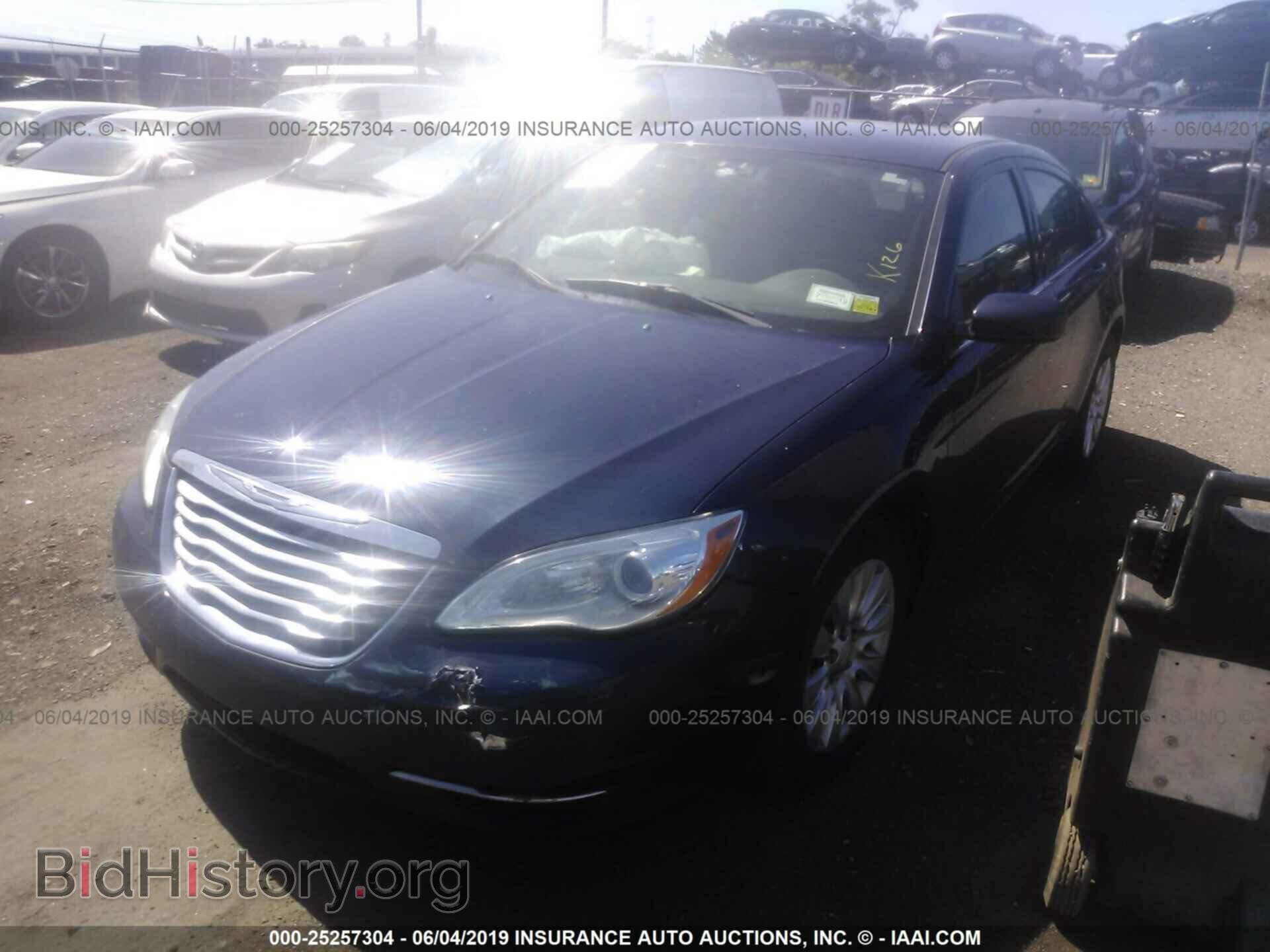 2013 CHRYSLER 200 - VIN: 1C3CCBAB2DN642460 - Фото 2