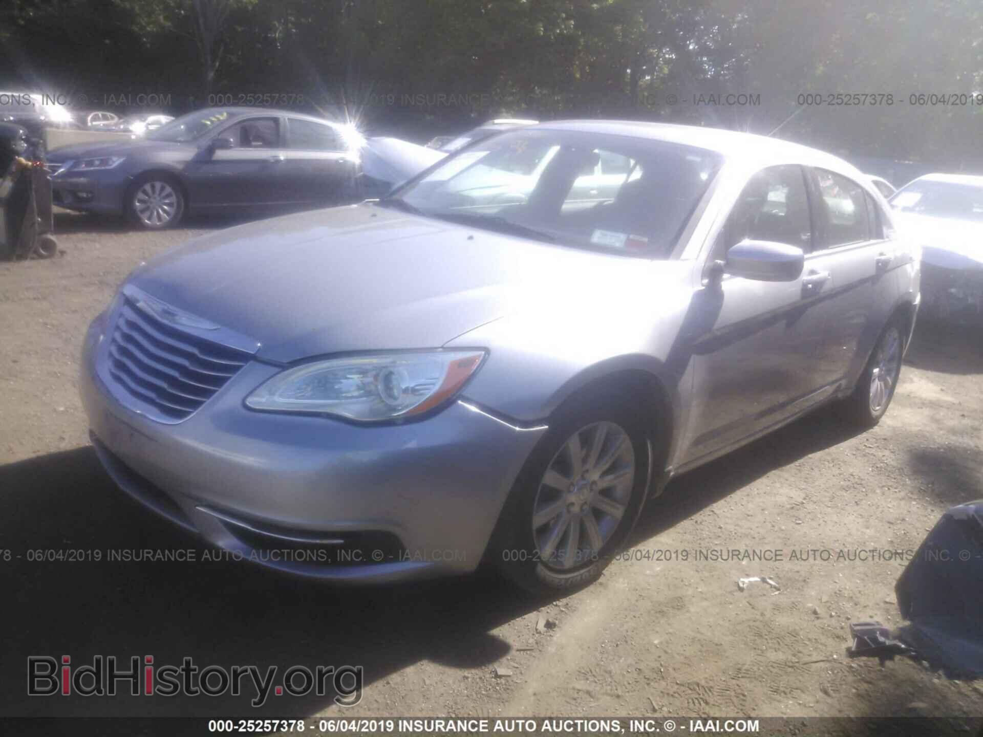 2013 CHRYSLER 200 - VIN: 1C3CCBBB7DN528792 - Фото 2