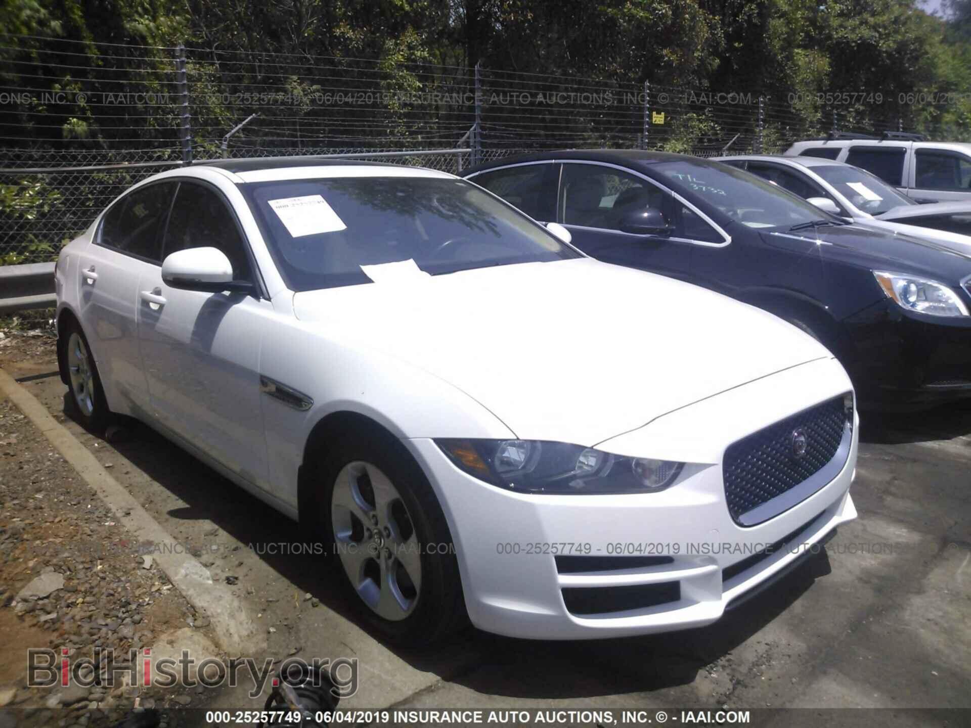 Photo SAJAR4BG8HA958810 - JAGUAR XE 2017