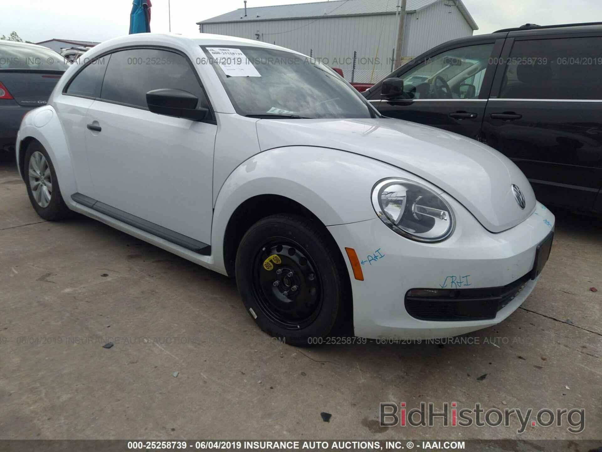 Photo 3VWF17AT9FM654362 - VOLKSWAGEN BEETLE 2015