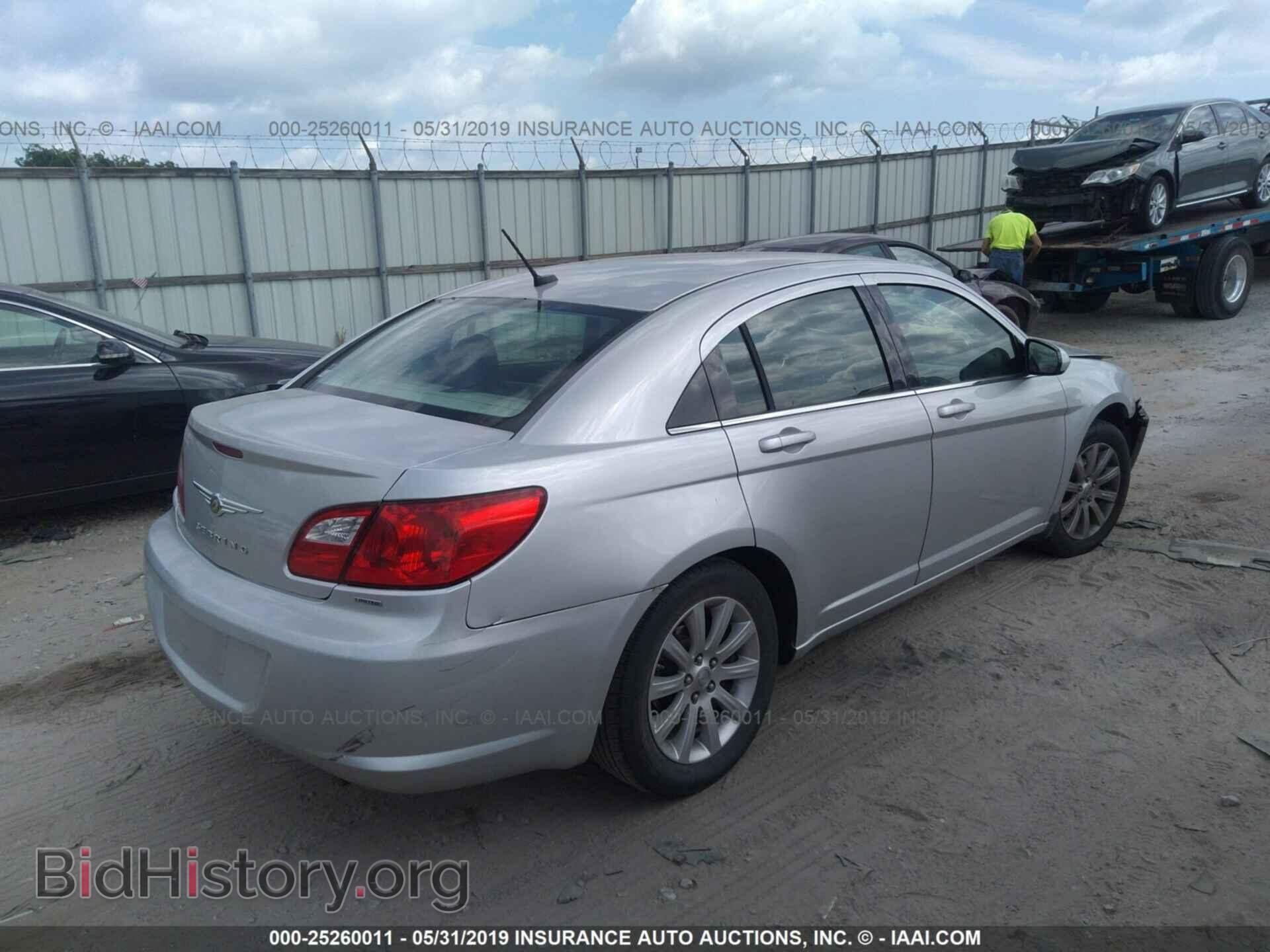 2010 CHRYSLER SEBRING - VIN: 1C3CC5FB3AN236662 - Фото 4