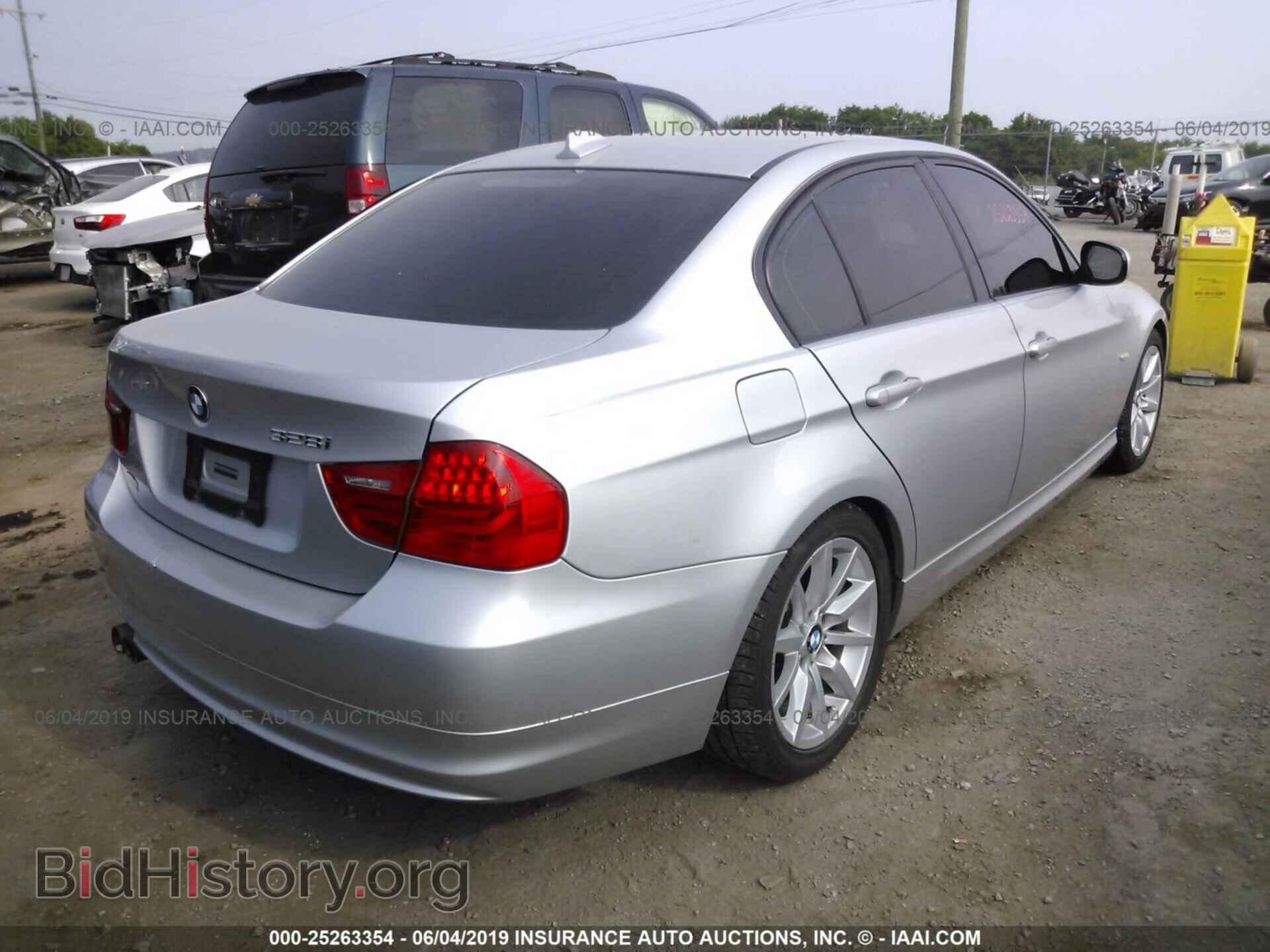 2011 BMW 328 - VIN: WBAPH7C51BE680324 - Photo 4