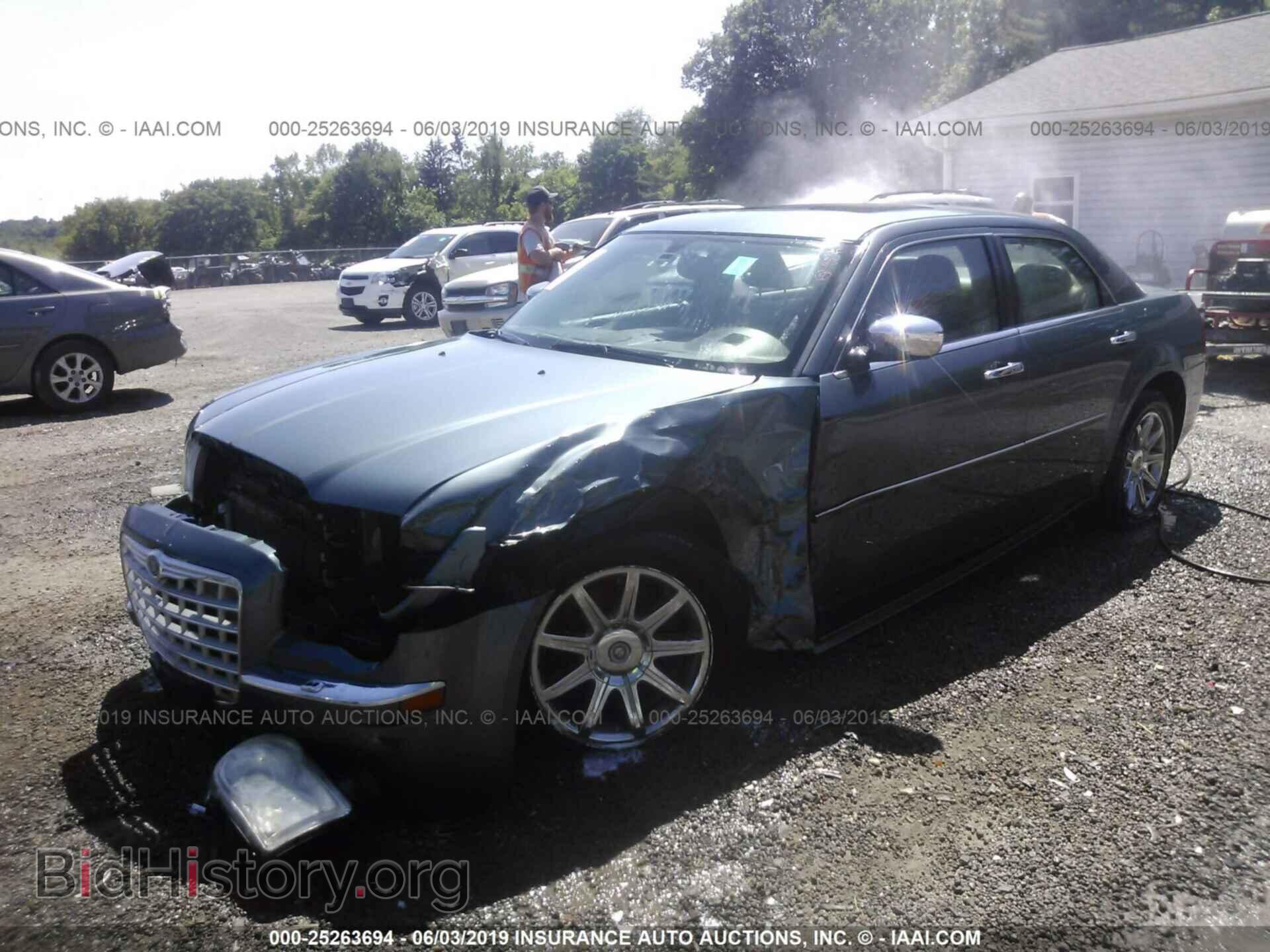 2005 CHRYSLER 300C - VIN: 2C3AA63H95H153828 - Фото 2