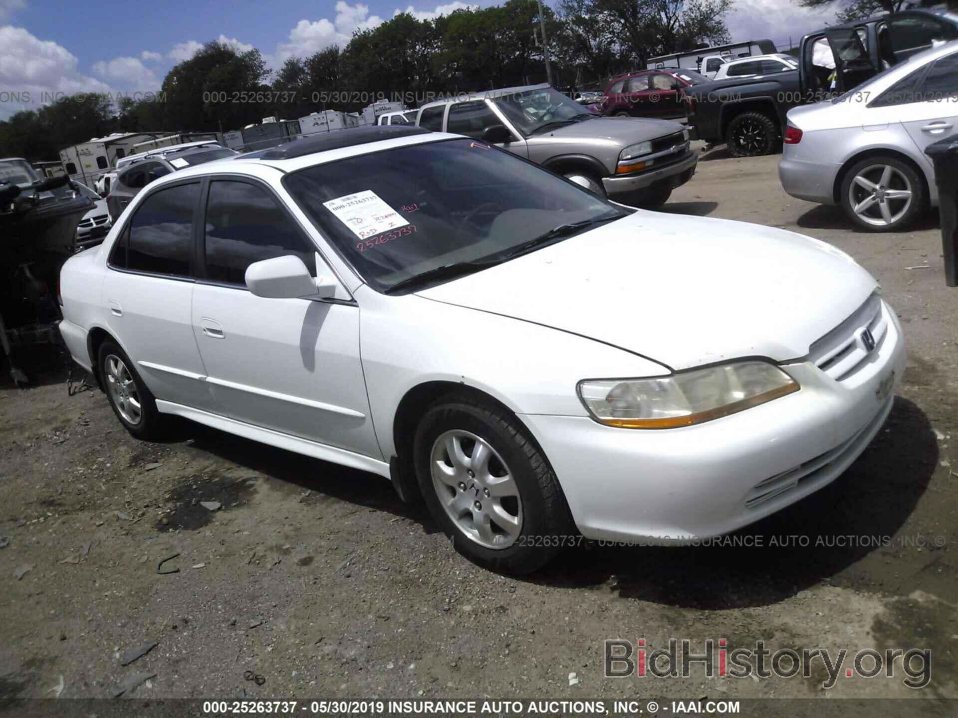 Photo 1HGCG56602A163750 - HONDA ACCORD 2002