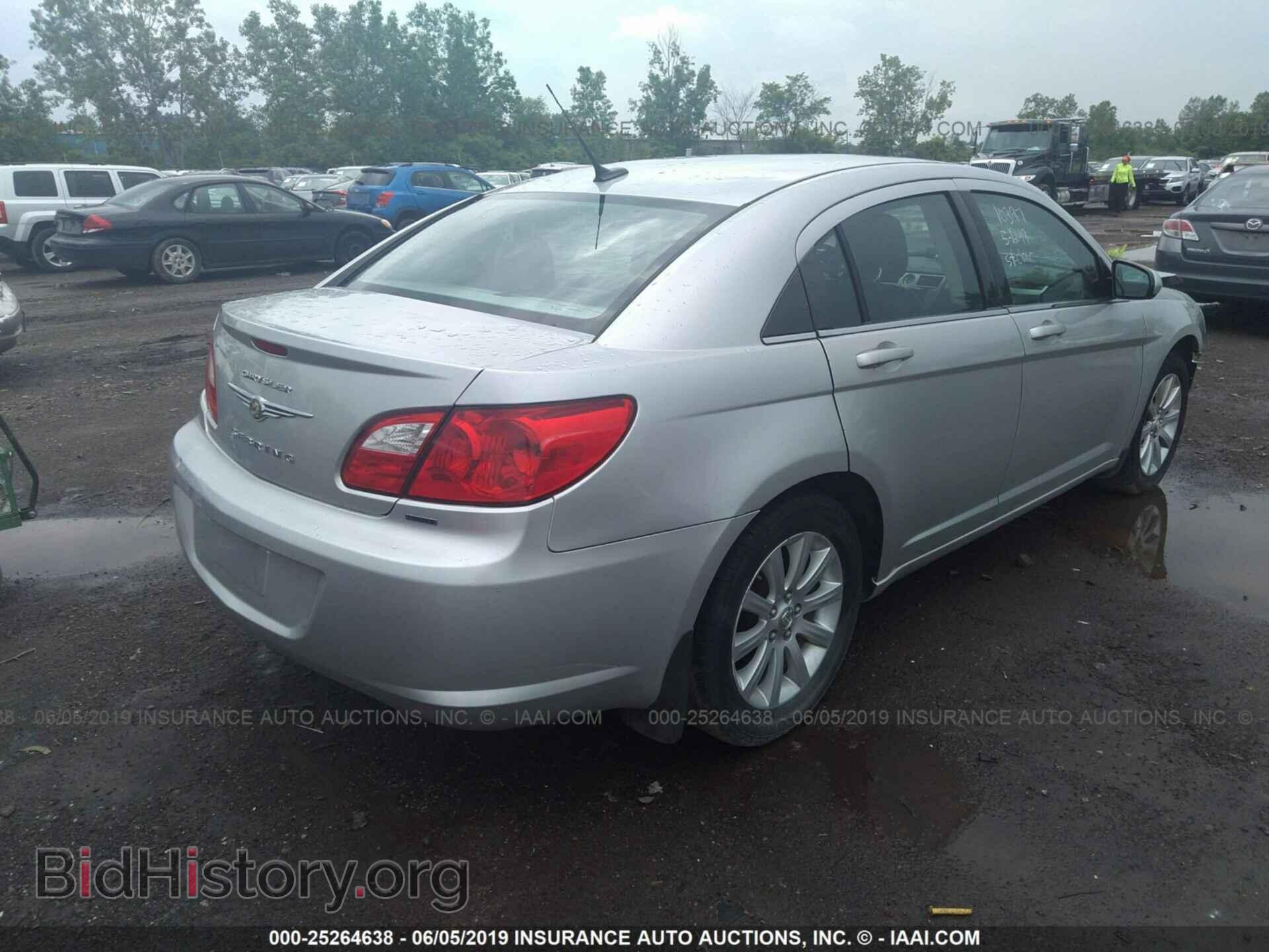 2010 CHRYSLER SEBRING - VIN: 1C3CC5FB8AN158315 - Фото 4